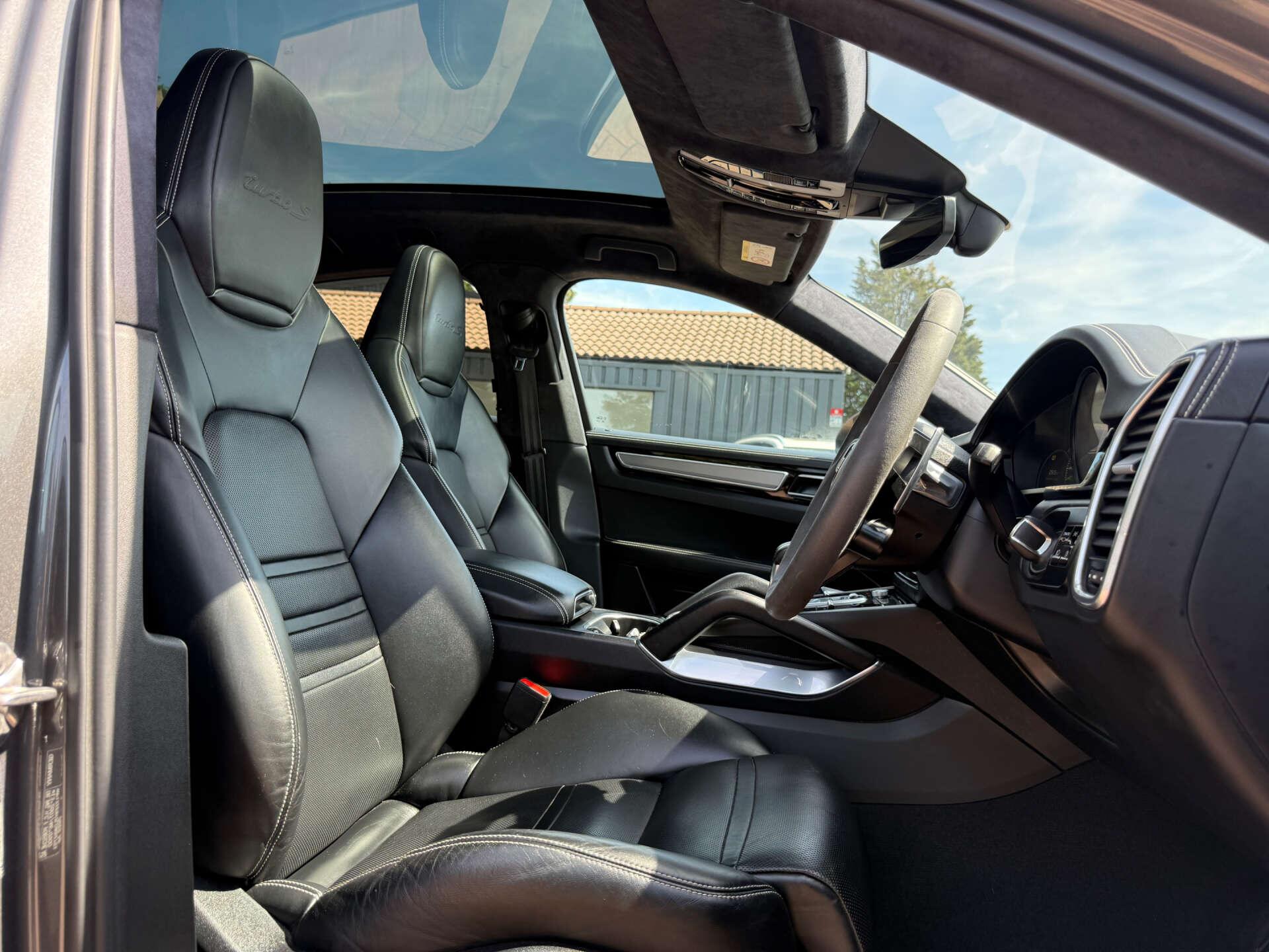 Porsche Cayenne view 41