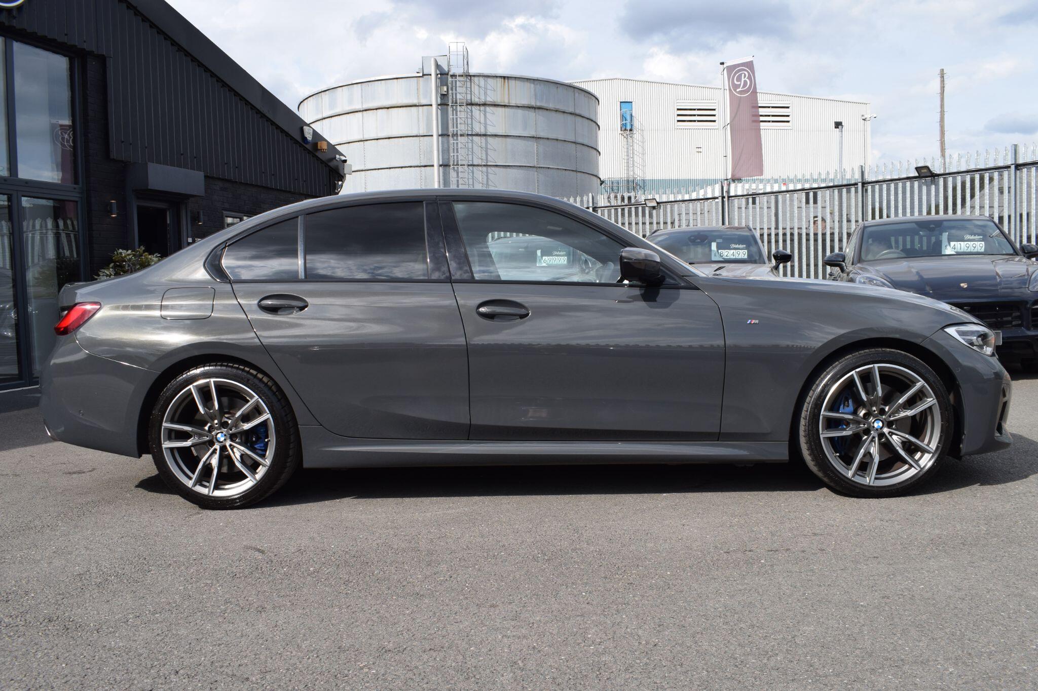 BMW 3 Series view 4