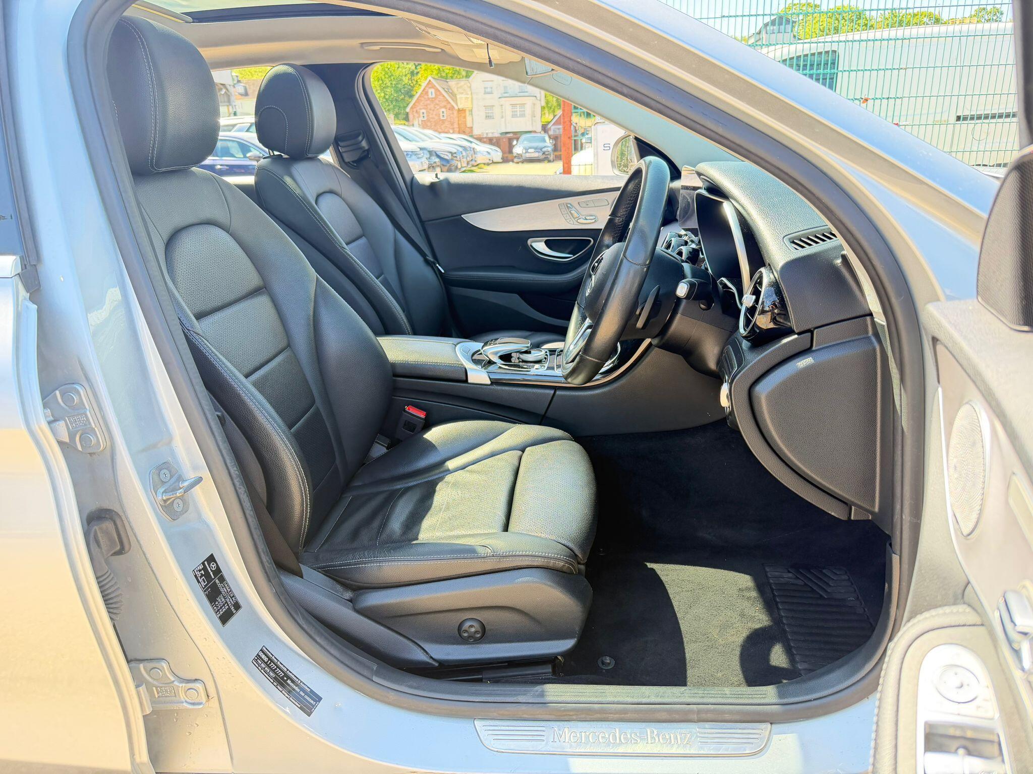 Mercedes-Benz C-Class view 9