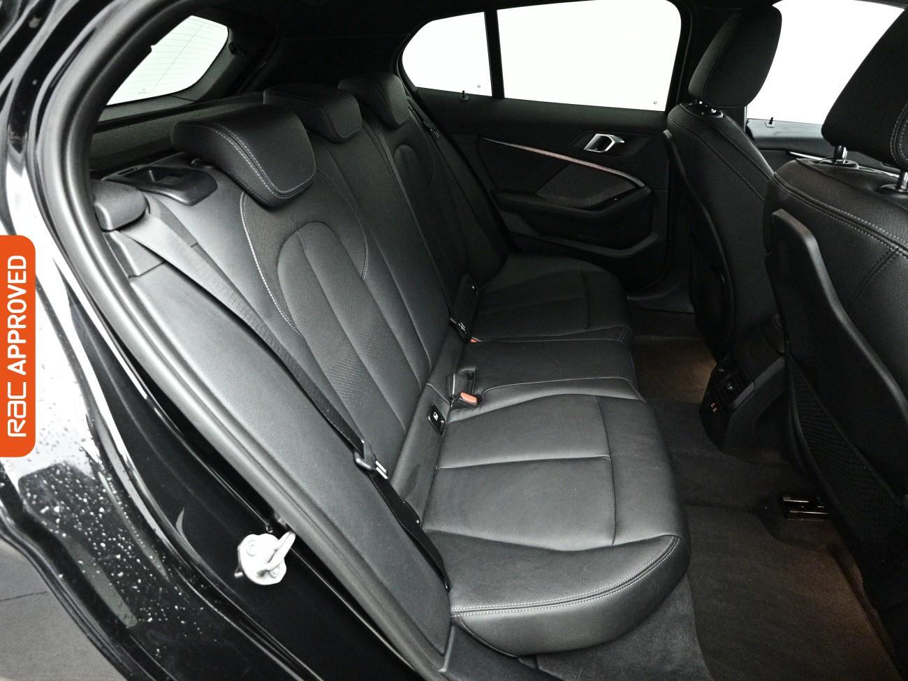 BMW 1 Series view 13