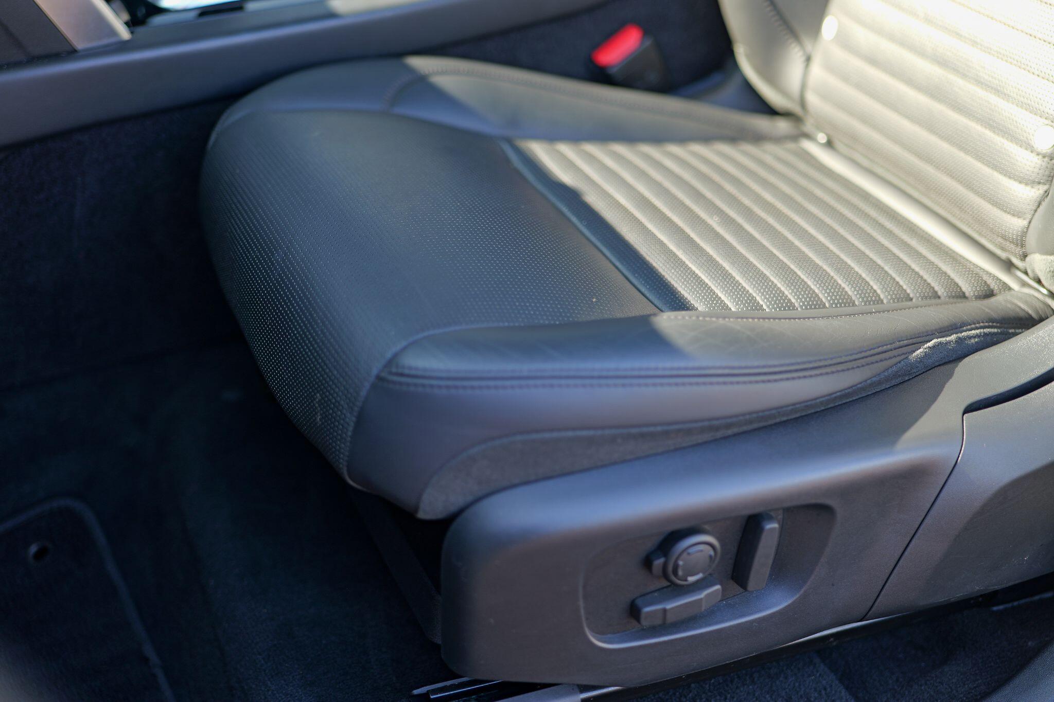 Land Rover Discovery Sport view 26