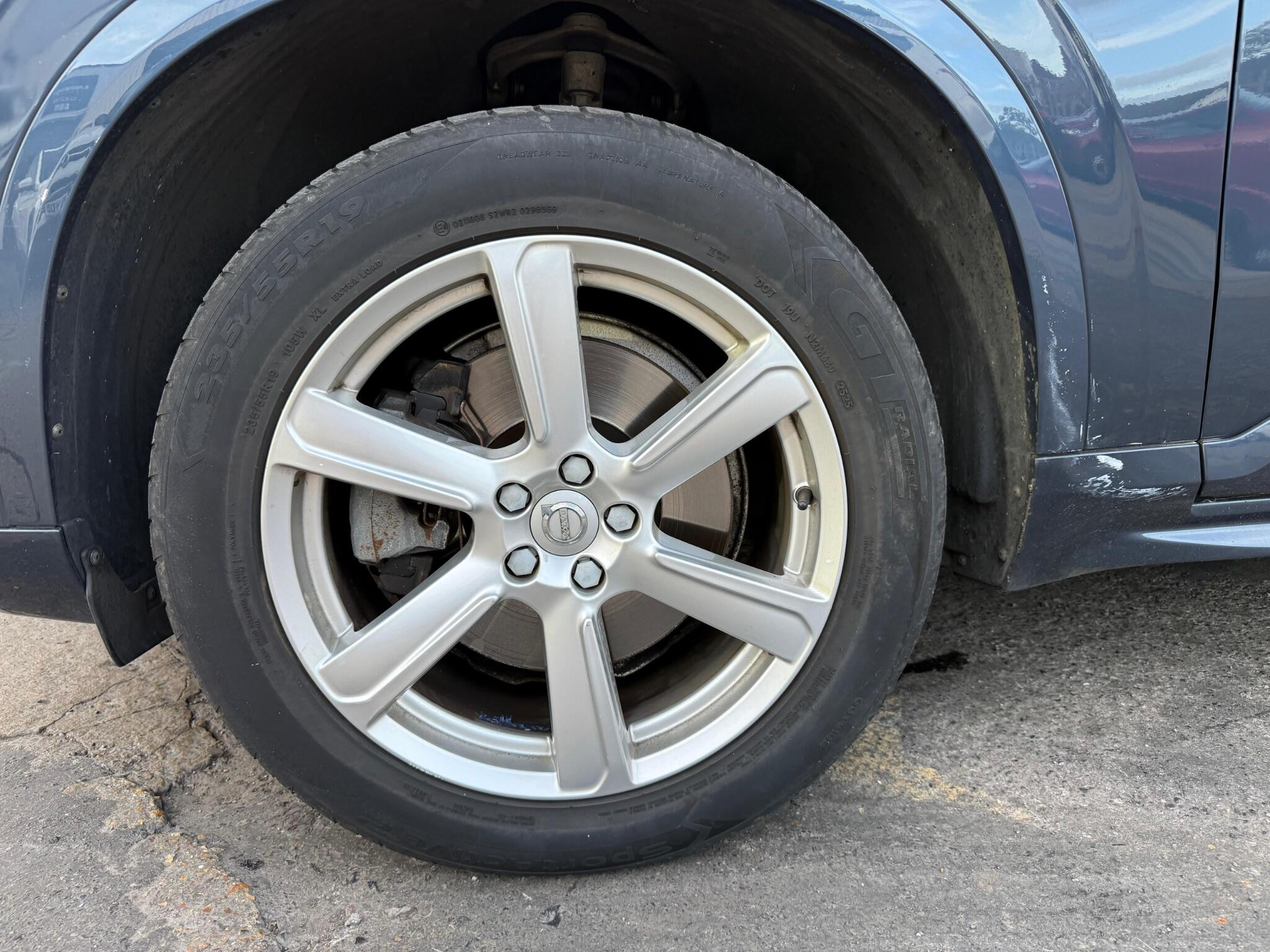 Volvo XC90 view 26