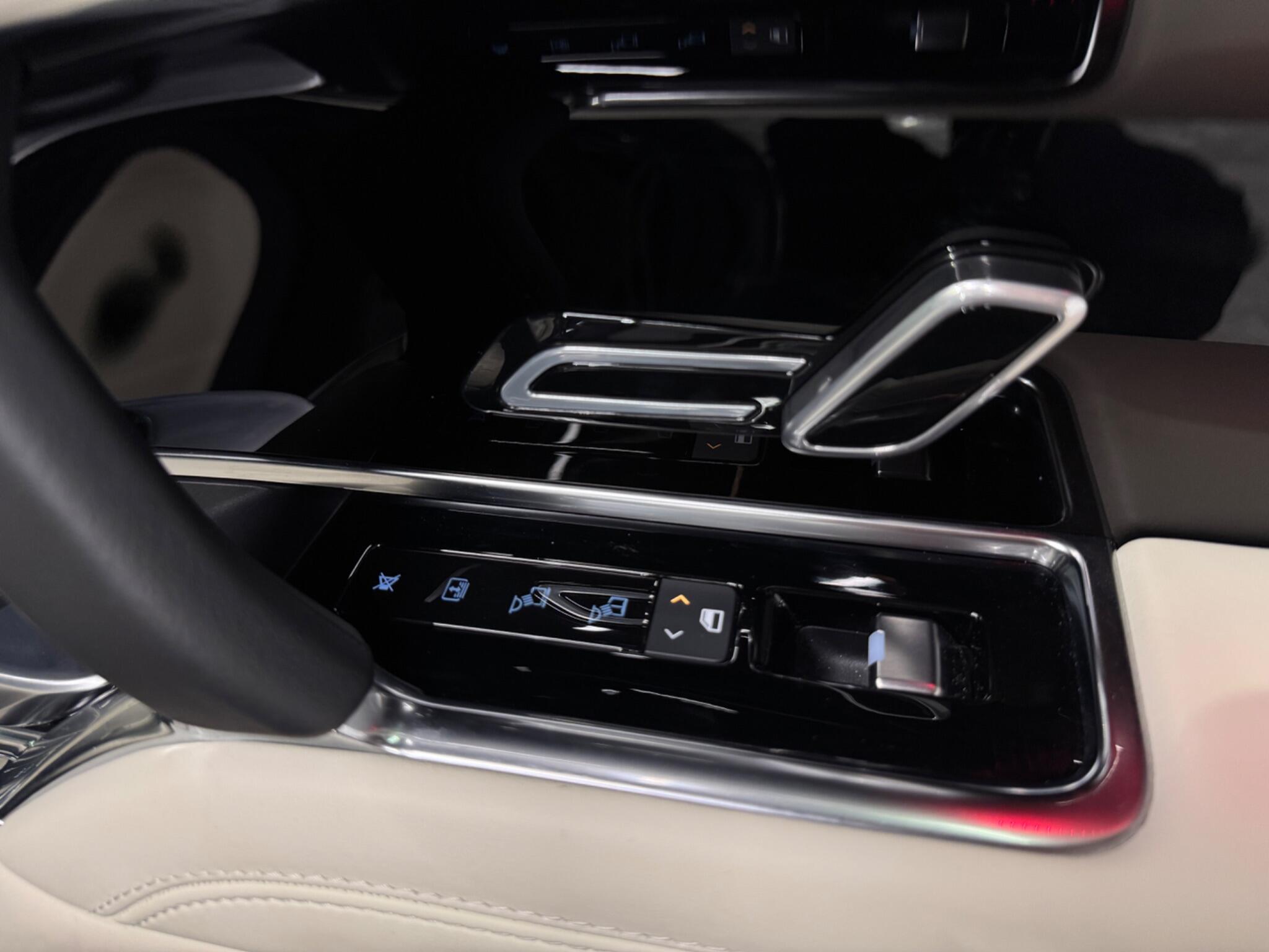 Land Rover Range Rover view 16