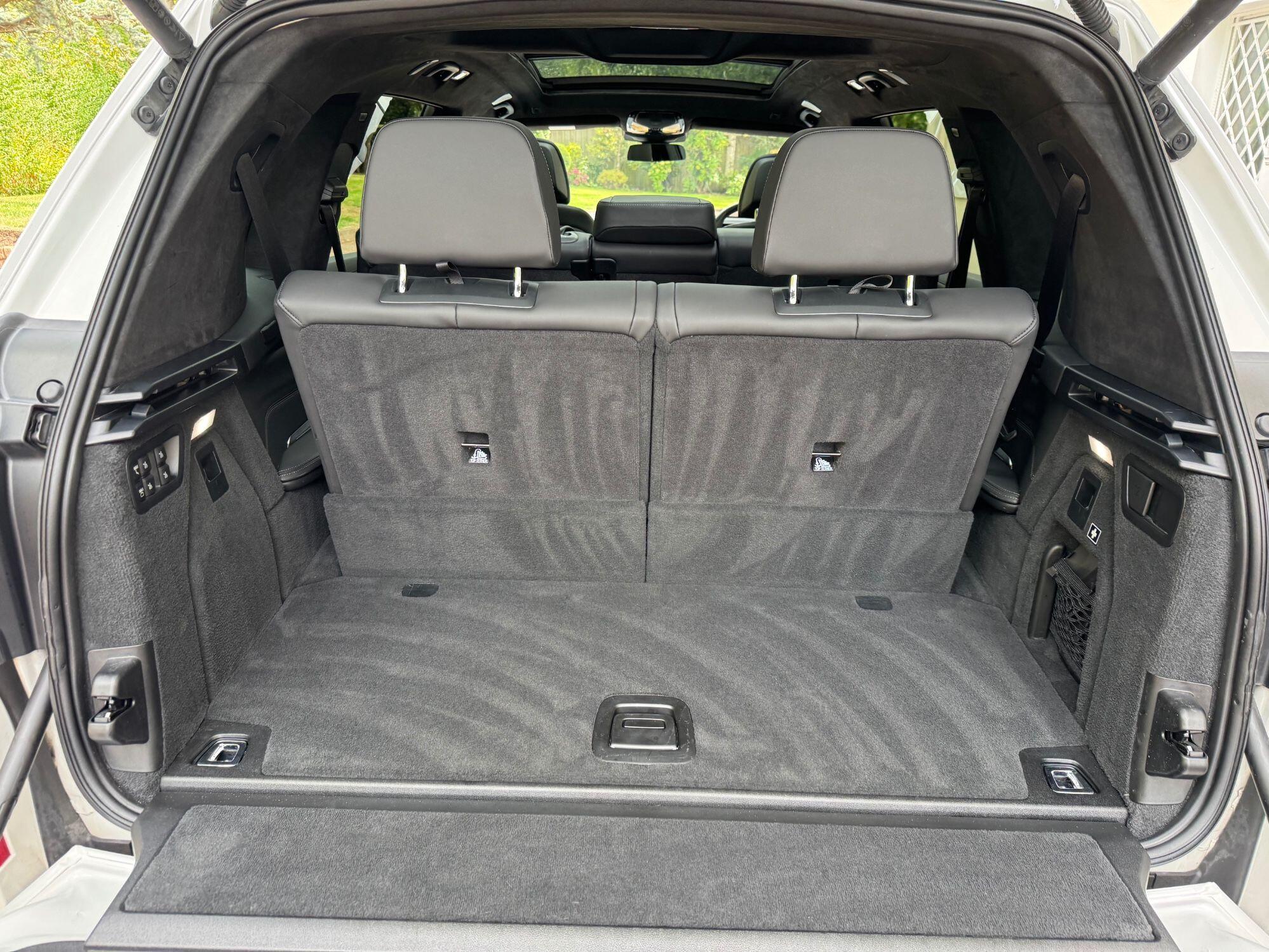 BMW X7 view 32