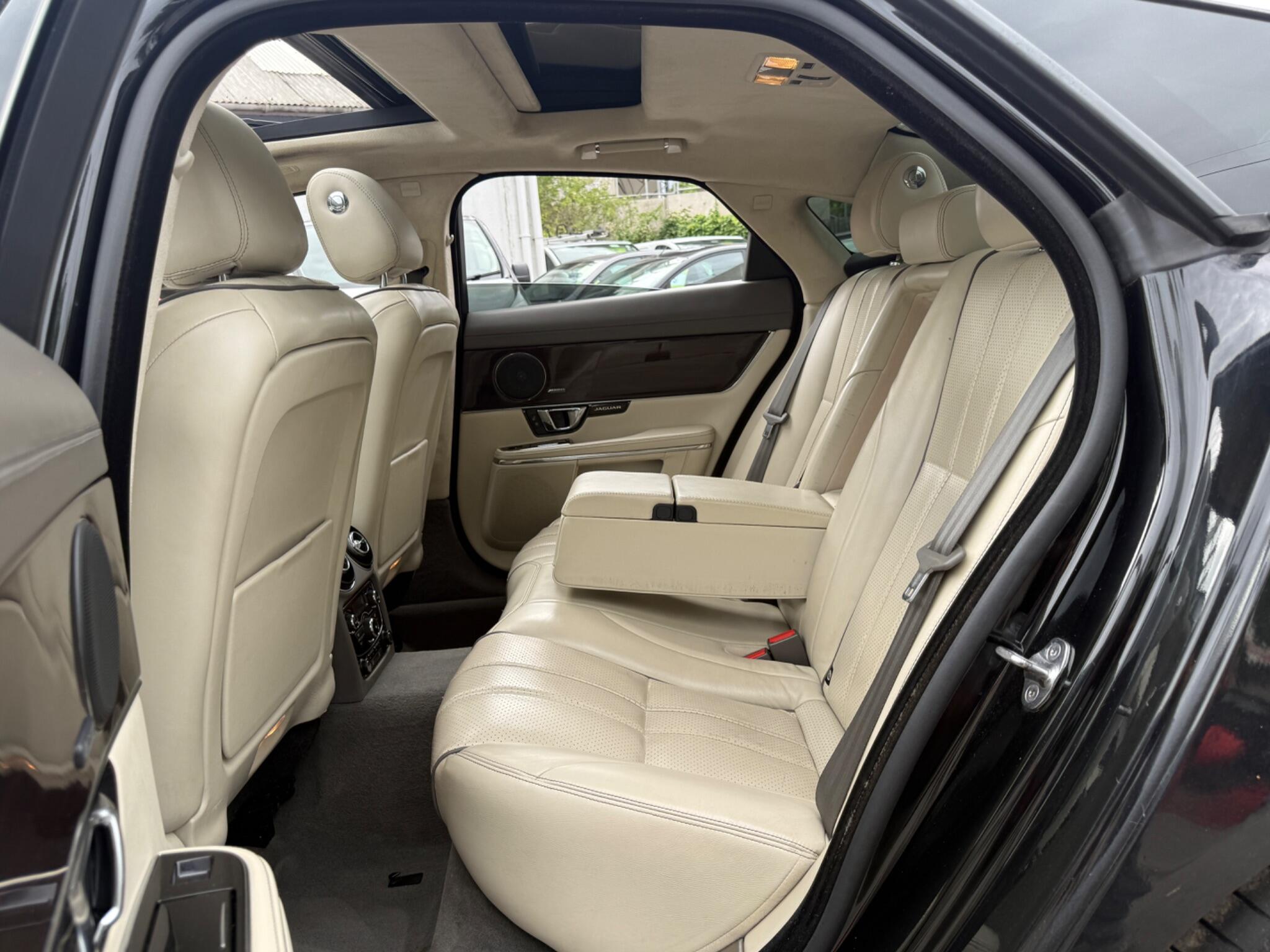 Jaguar XJ - Image 62