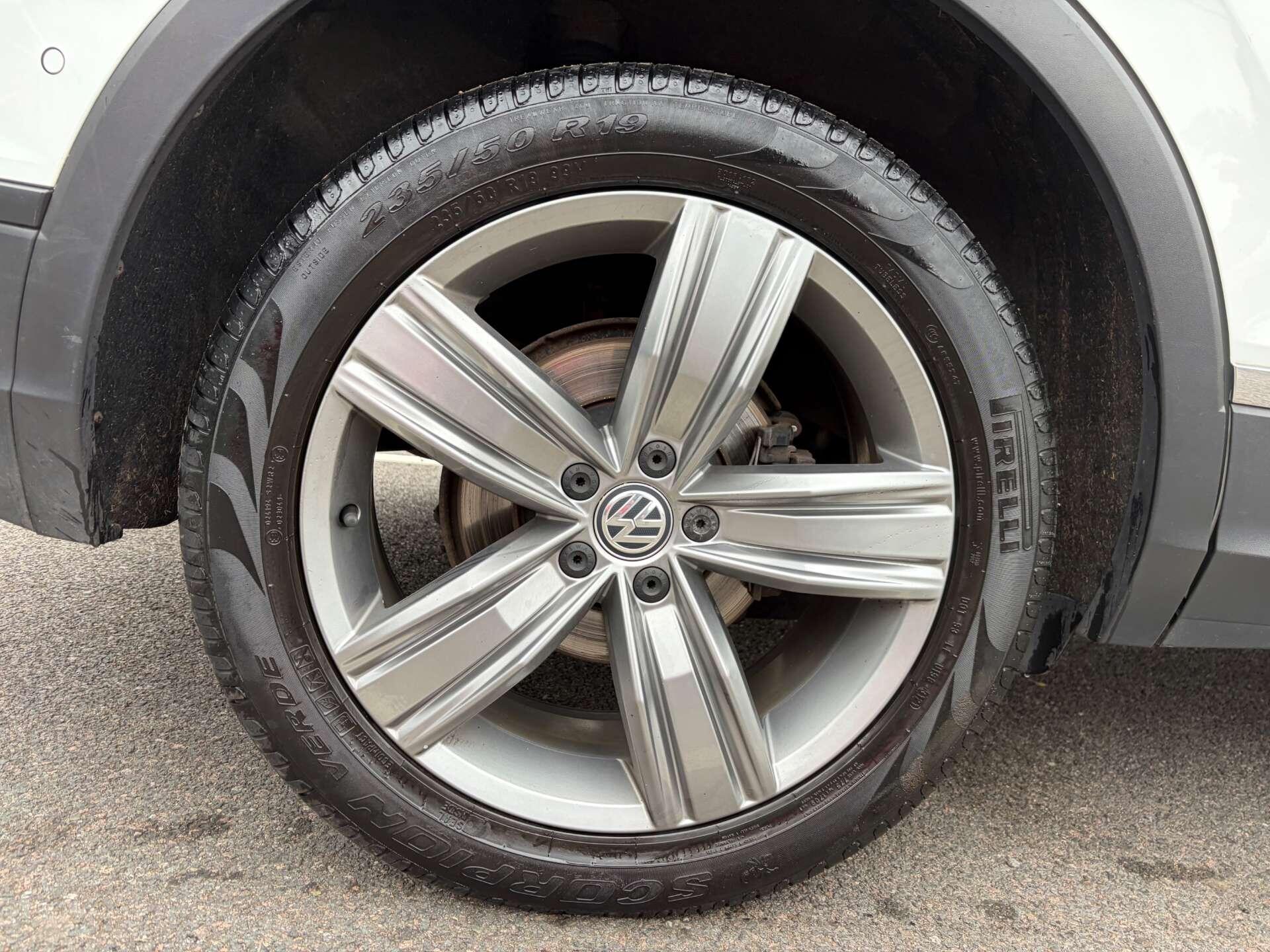 Volkswagen Tiguan view 11