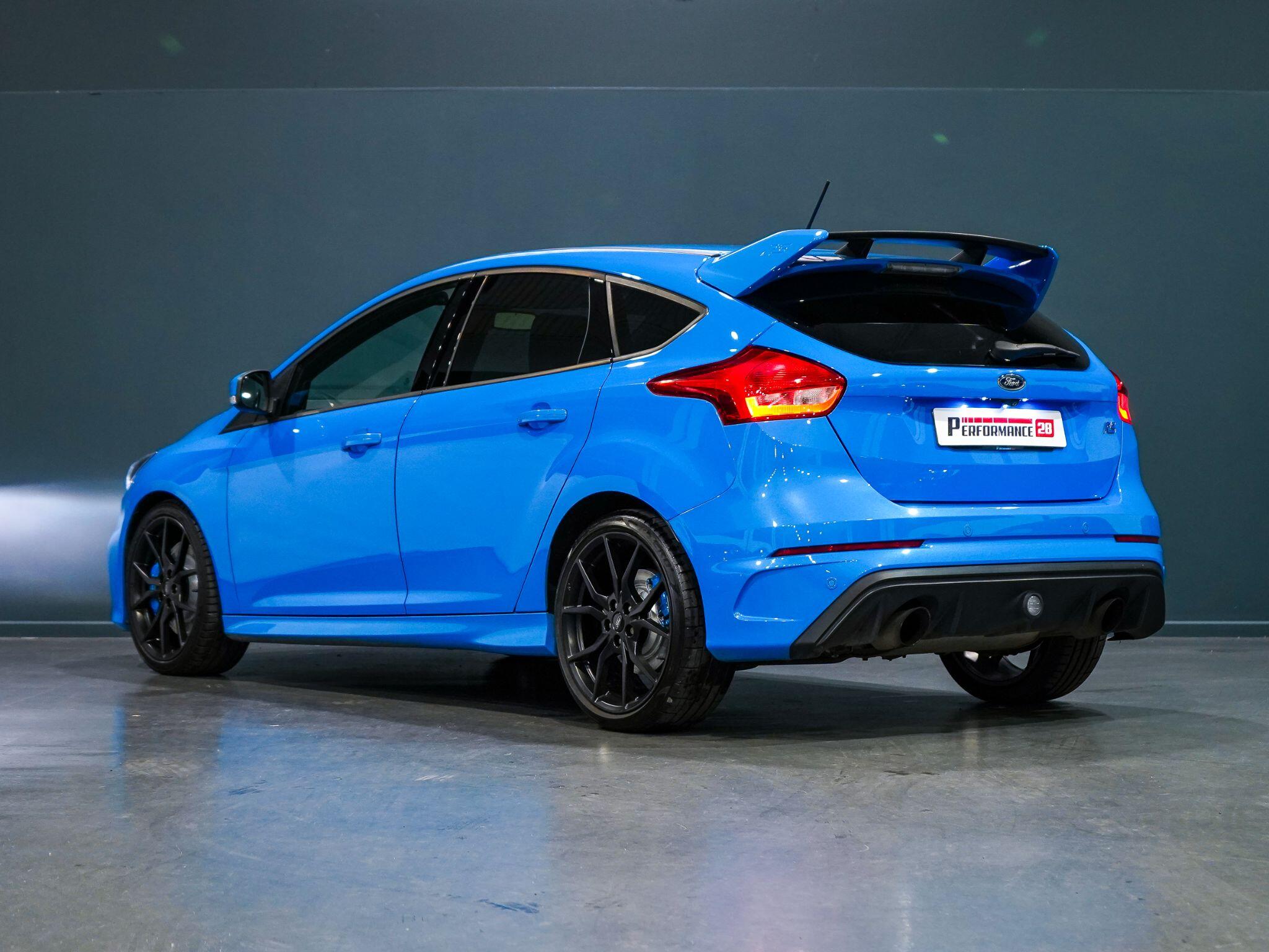 Ford Focus view 3