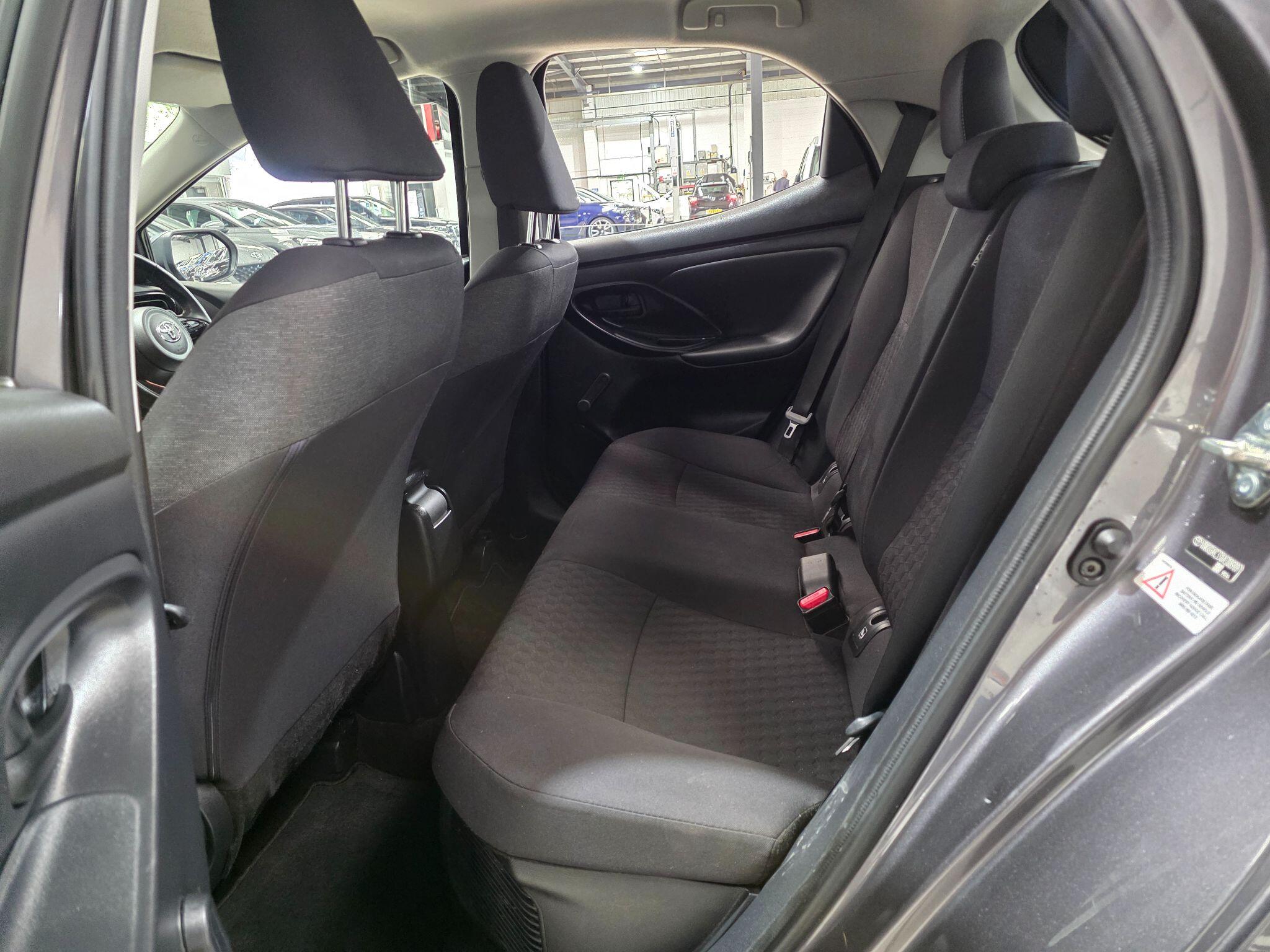Toyota Yaris view 21