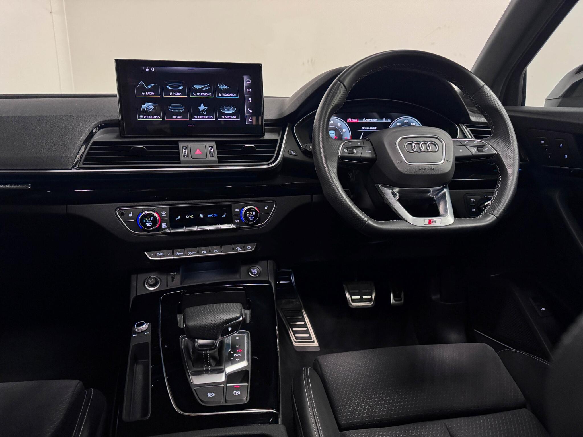 Audi Q5 view 13