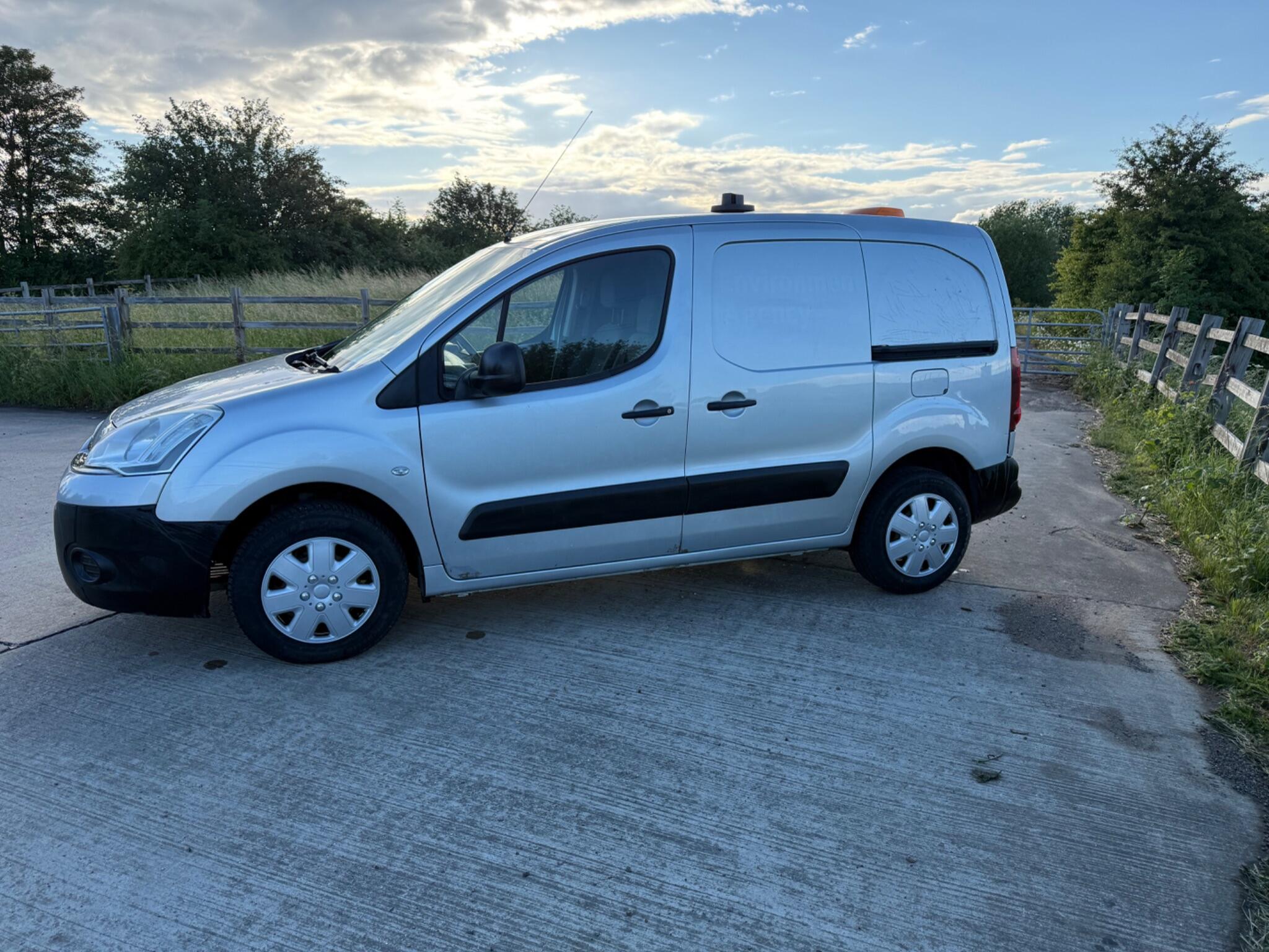 Citroen Berlingo 1.6 HDi 850 Enterprise L1 5dr — photo 16 of 92