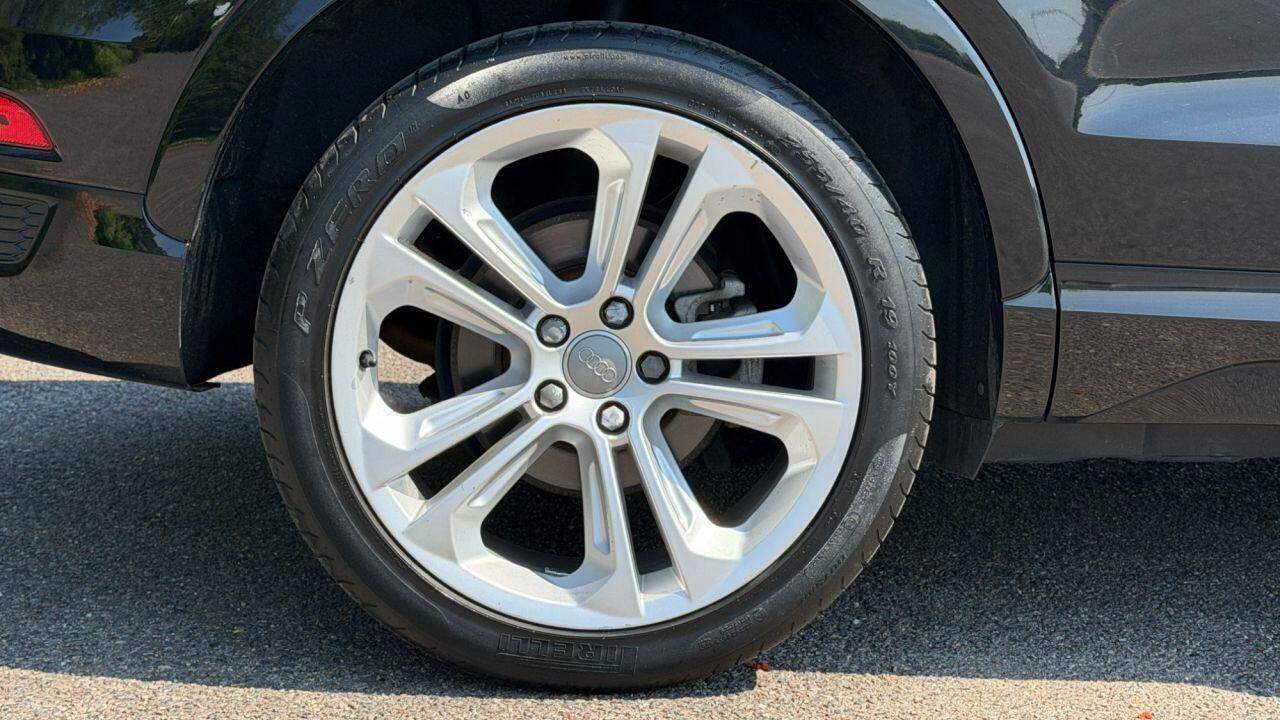 Audi Audi Q3 view 31