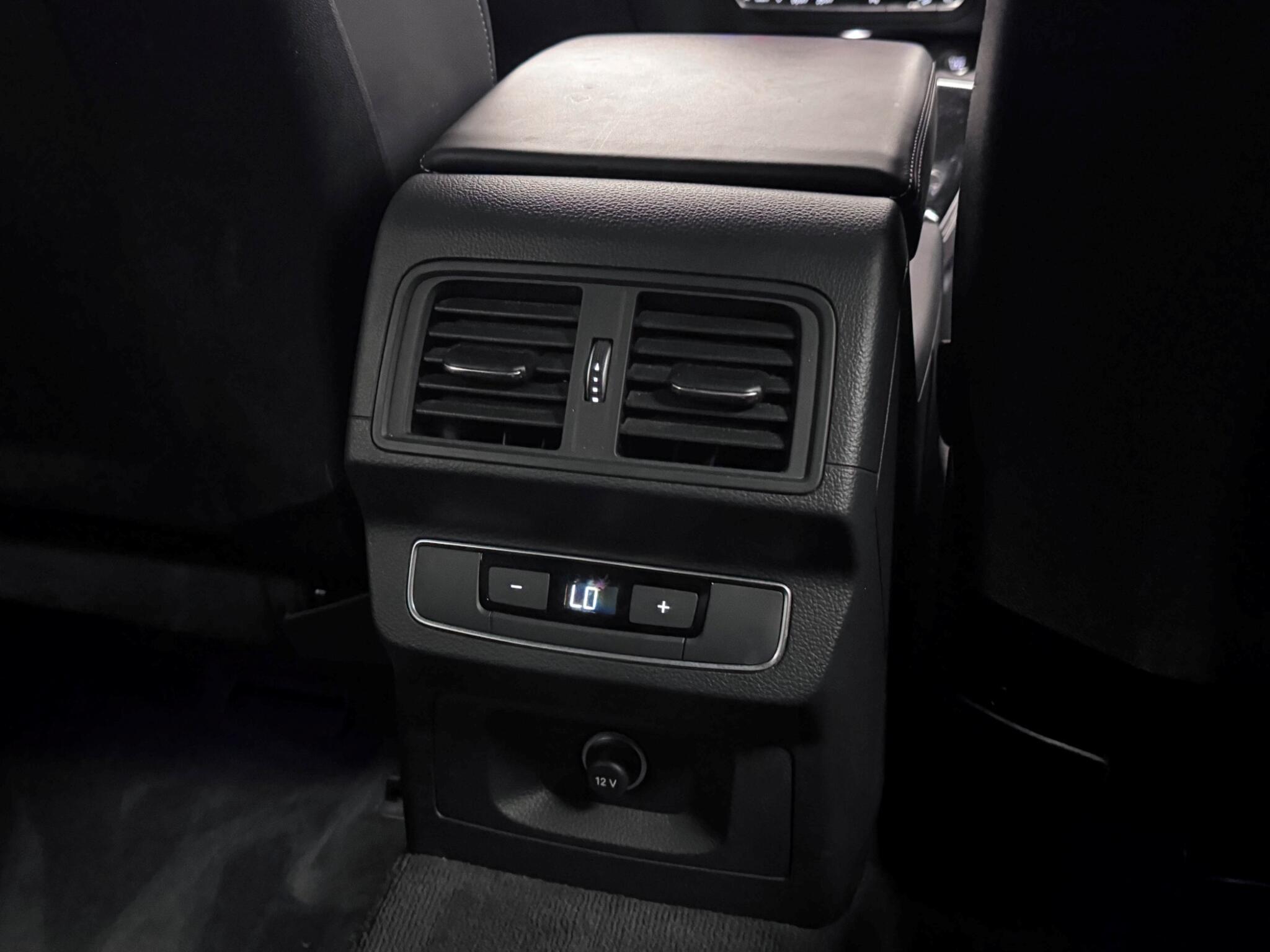 Audi Q5 view 12