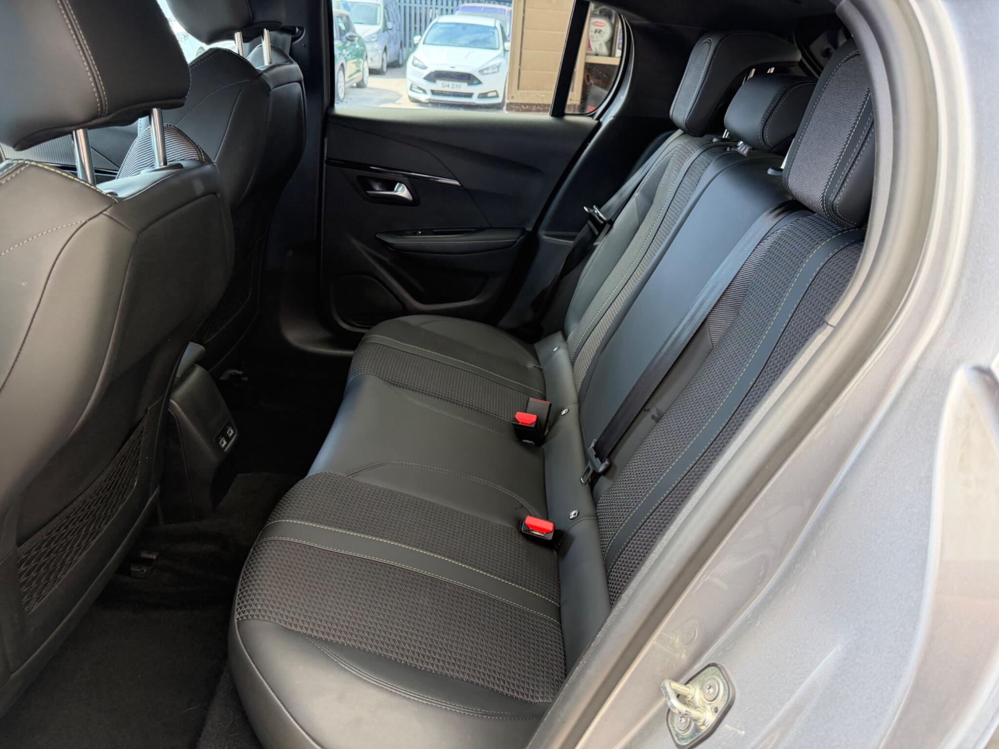 Peugeot E-208 view 17