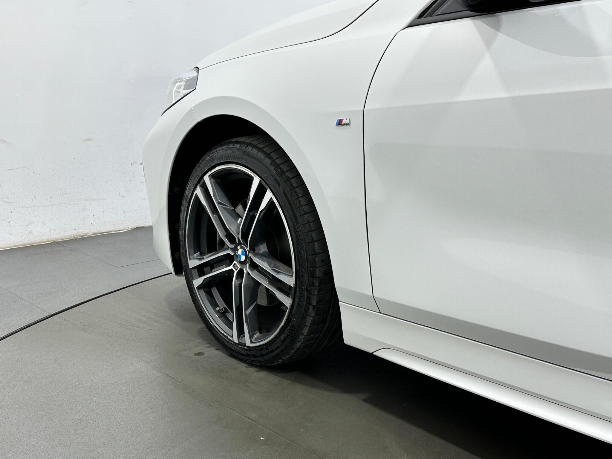 BMW 1 Series view 52