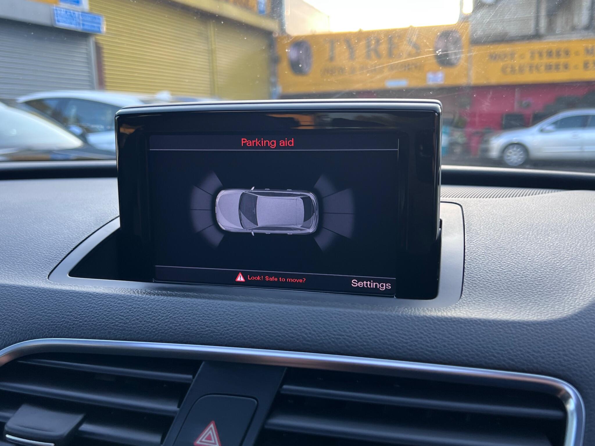 Audi Q3 view 22