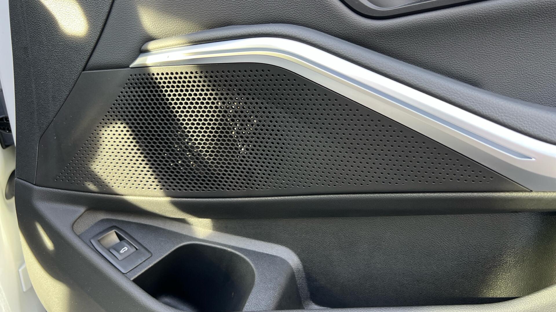 BMW 3 Series view 21