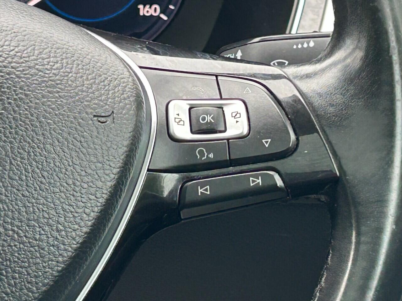 Volkswagen Passat view 27