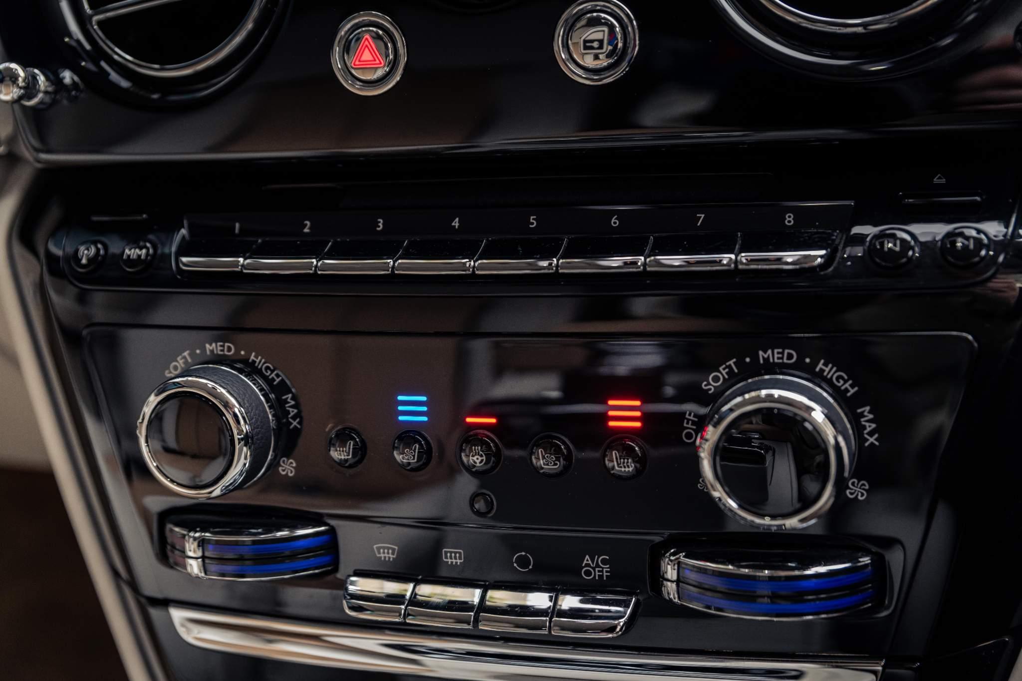 Rolls-Royce Phantom view 31