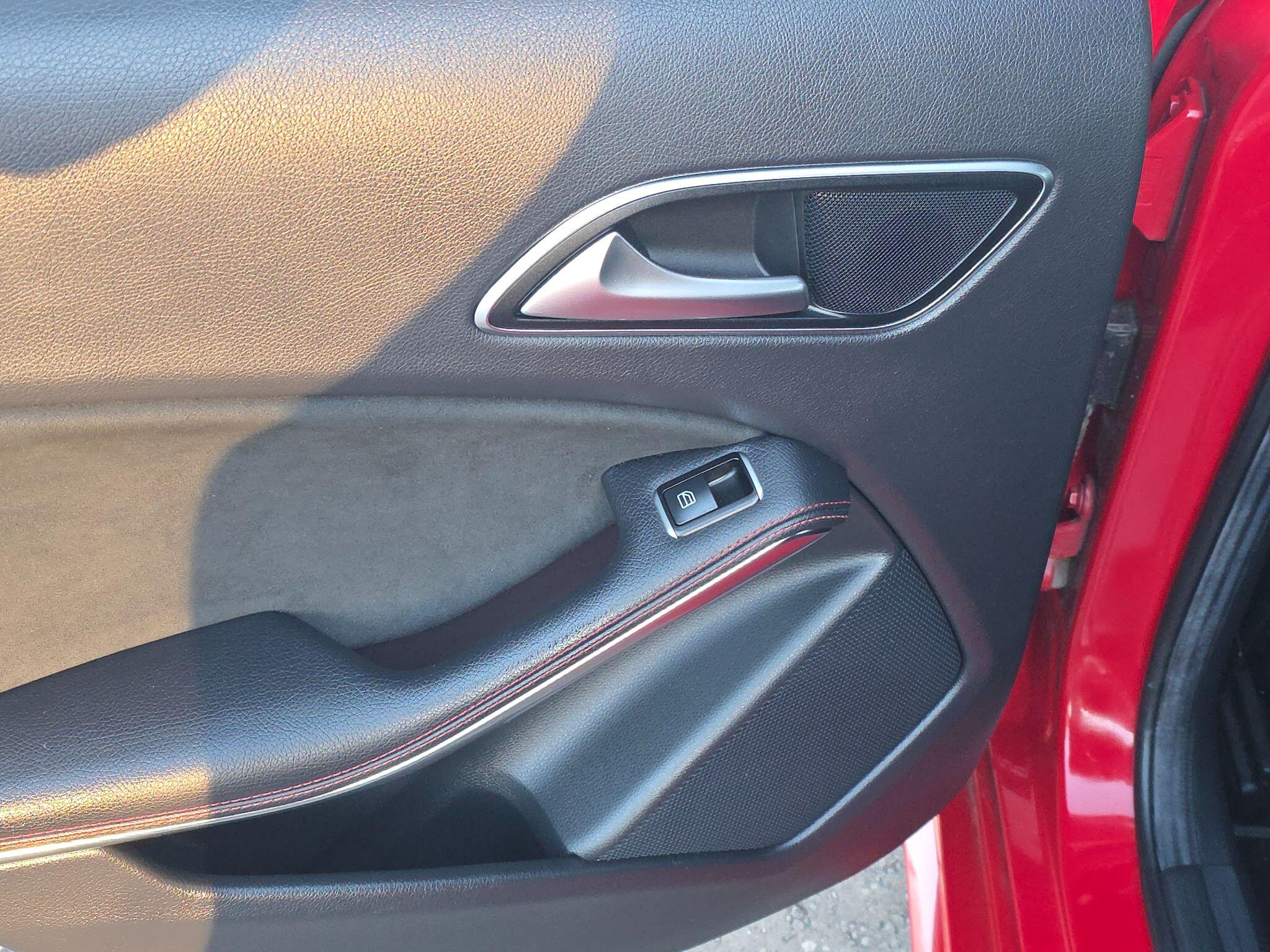 2015 Mercedes-Benz A Class image 32