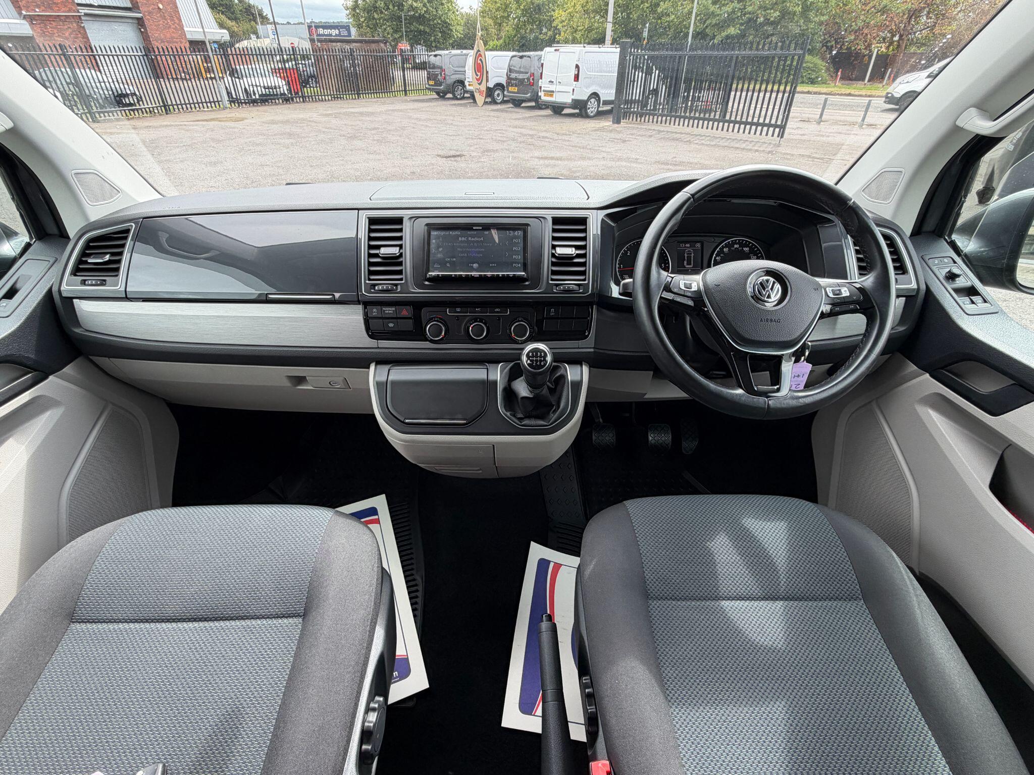 Volkswagen Transporter view 11