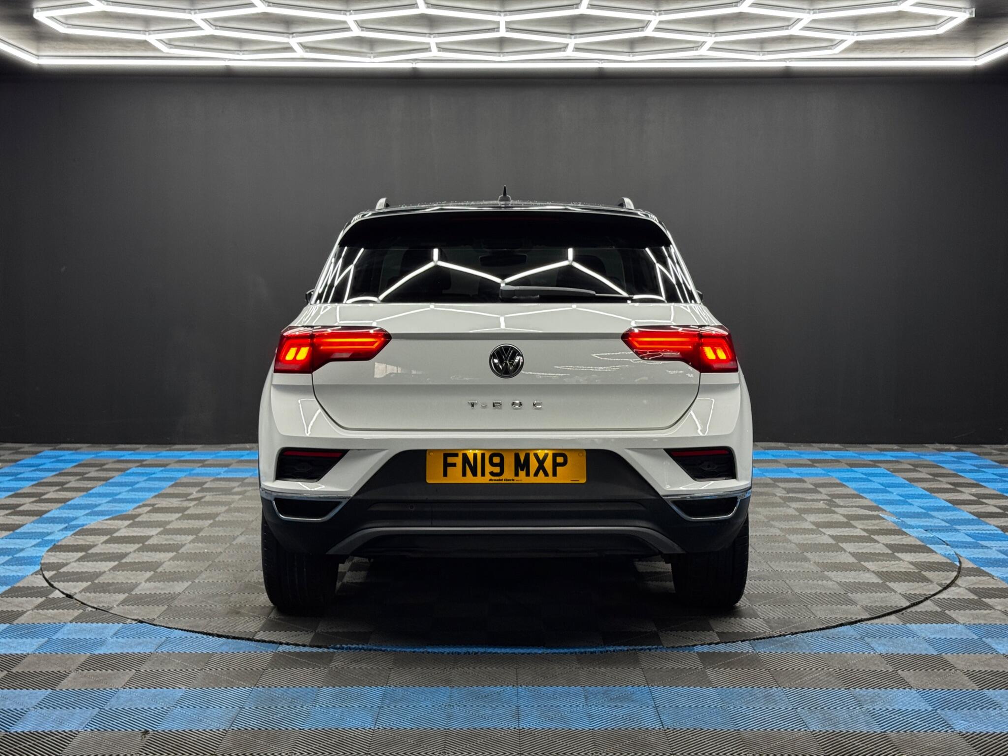 Volkswagen T-Roc view 6