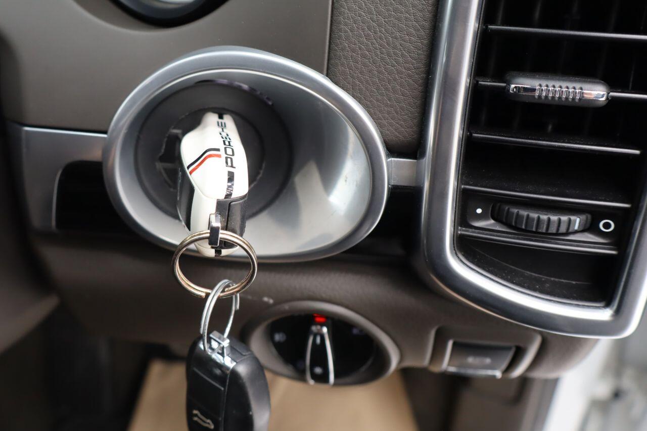 Porsche Cayenne view 15
