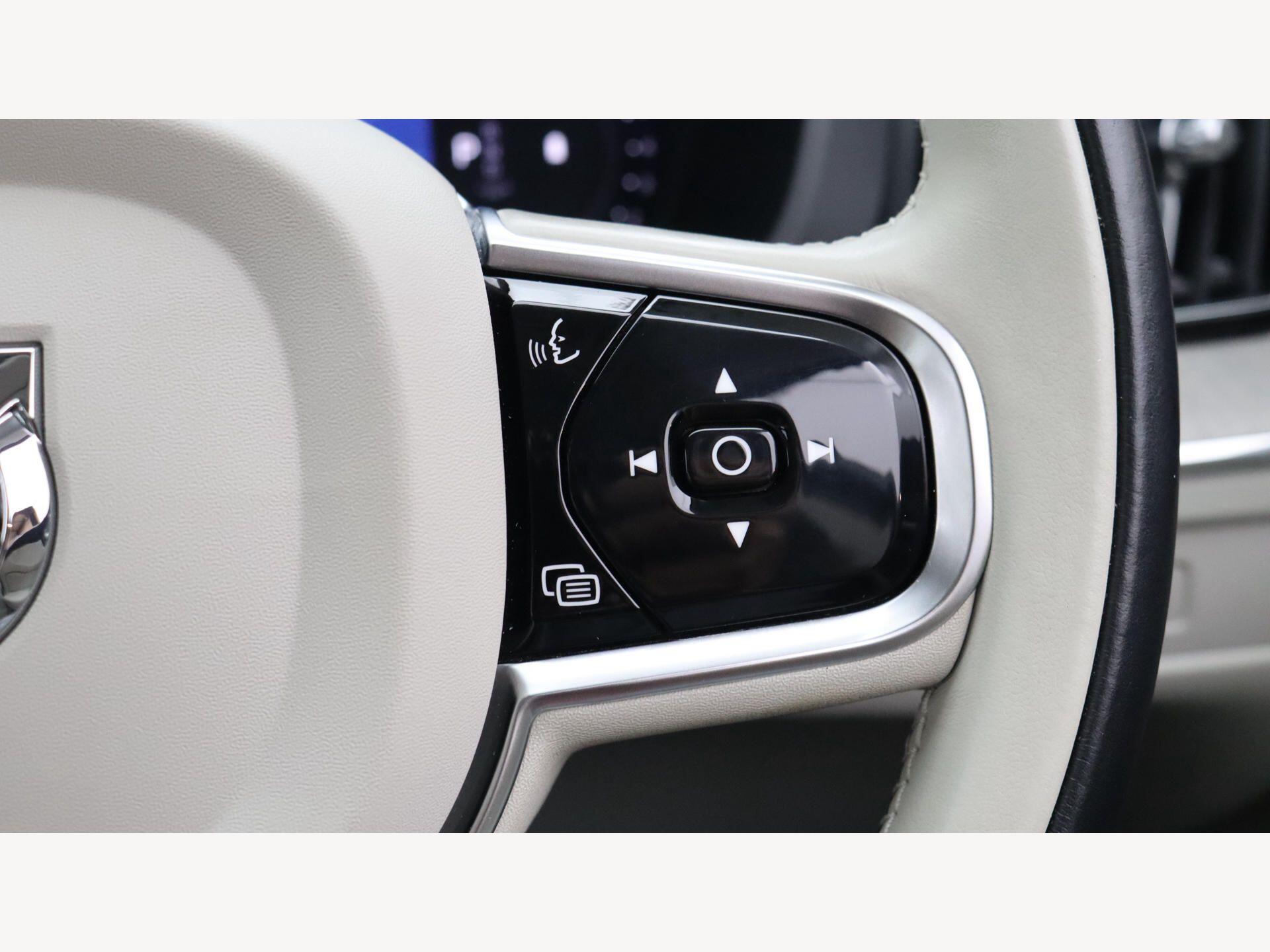 Volvo XC60 view 22