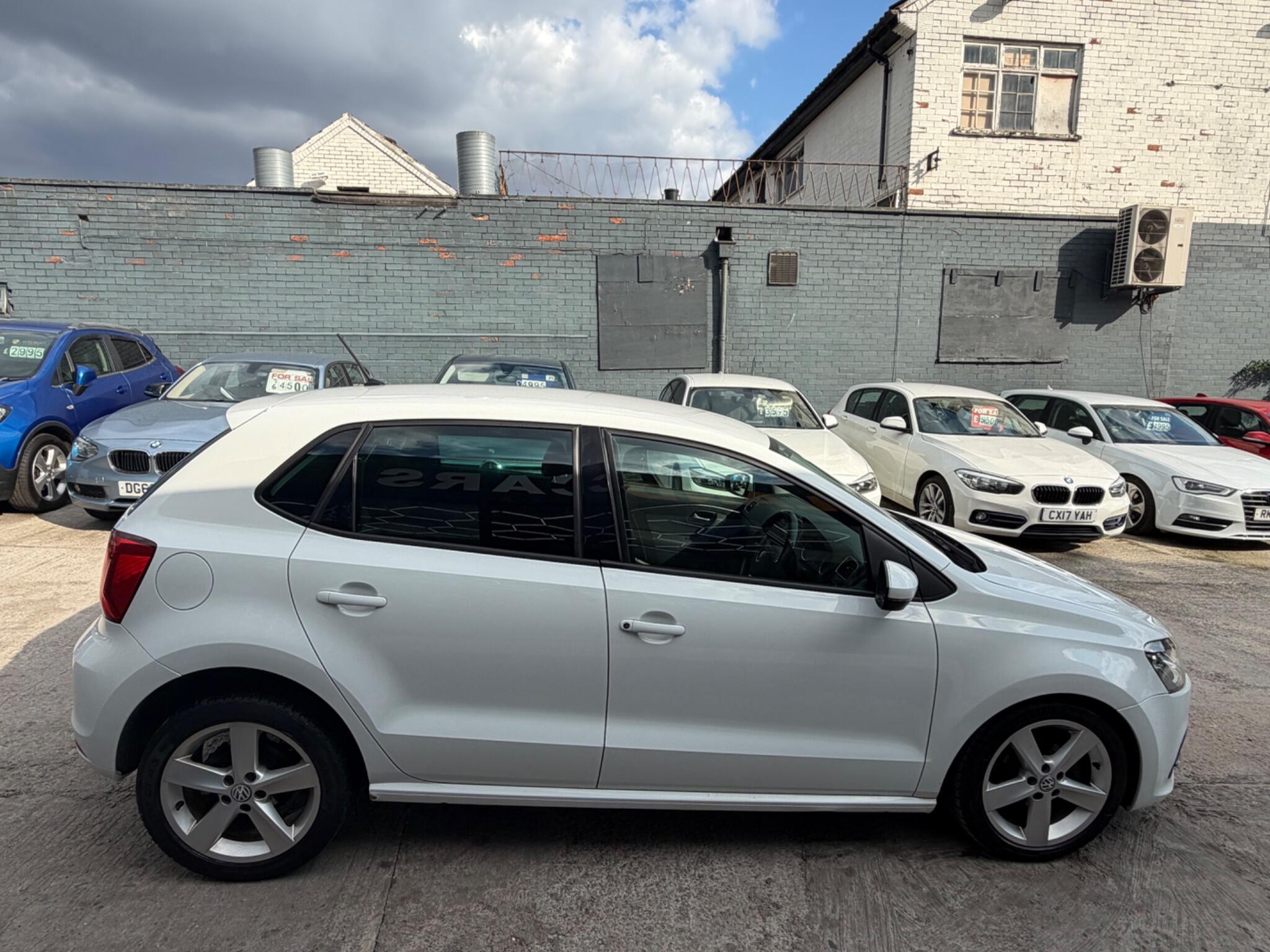 Volkswagen Polo view 8