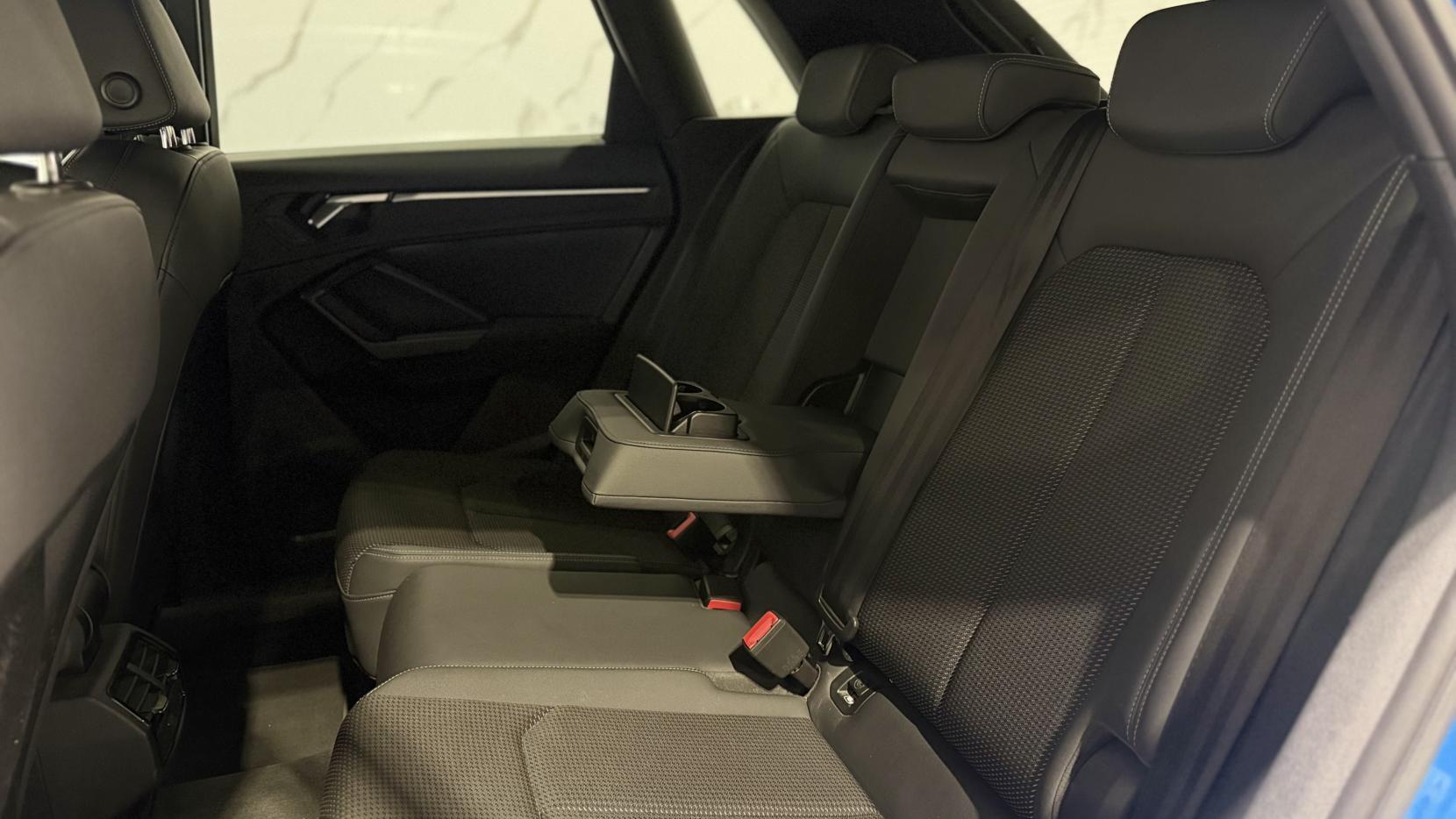 Audi Q3 view 10