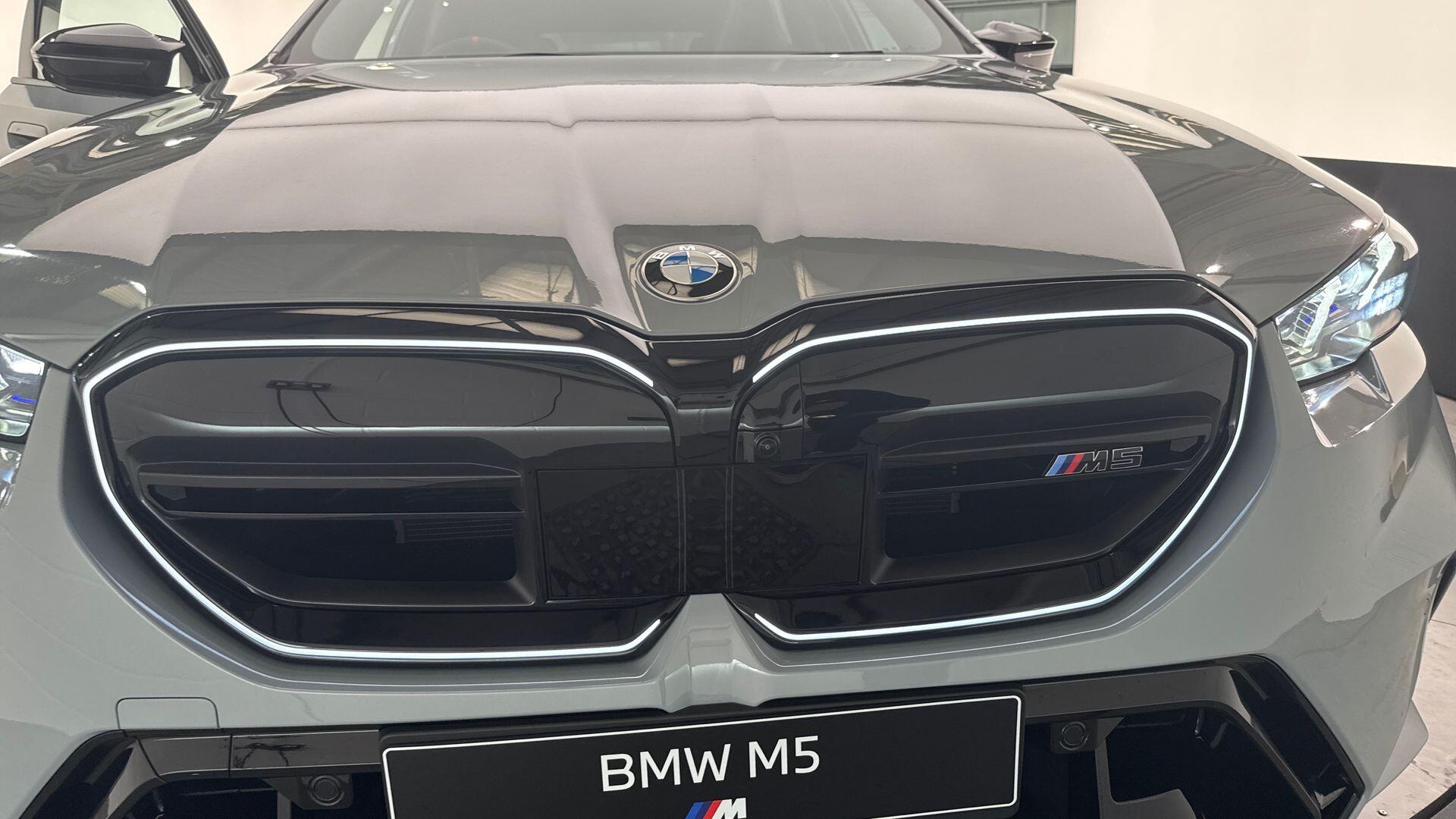 BMW M5 view 24