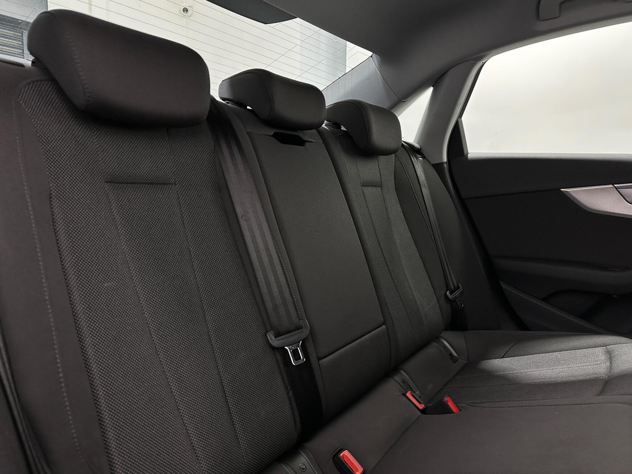 Audi A4 view 43