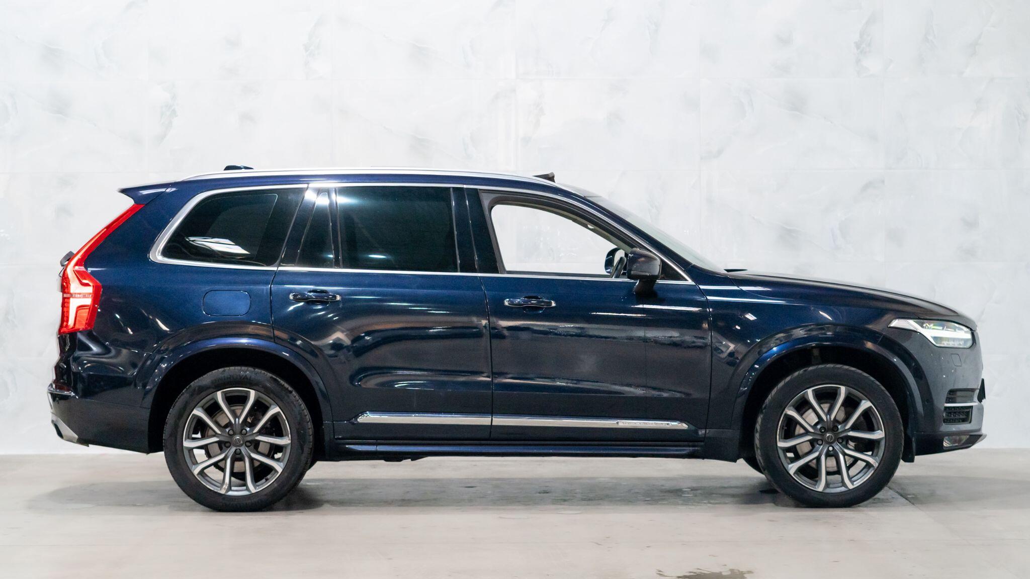 Volvo XC90 view 8