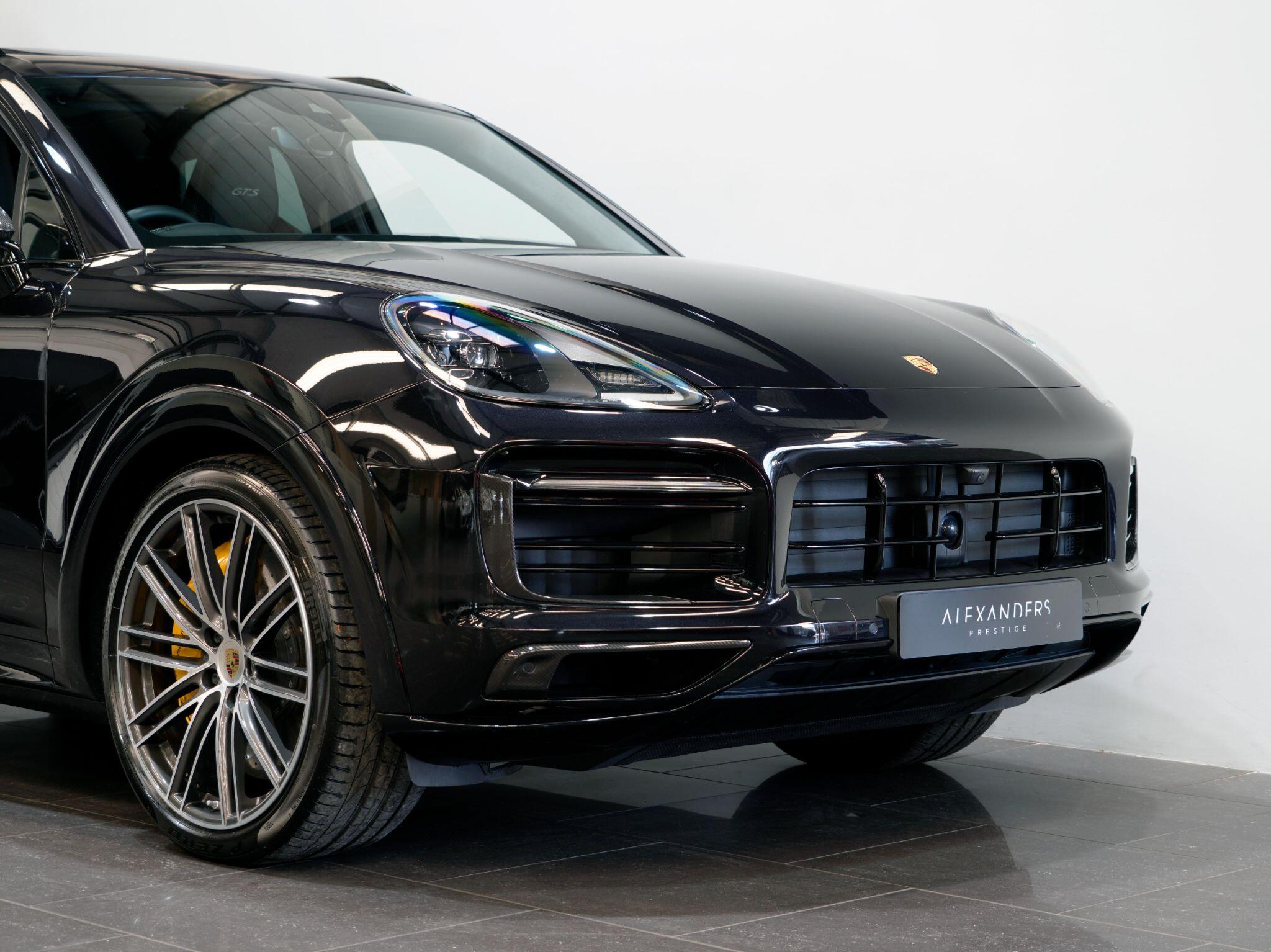 Porsche Cayenne view 9