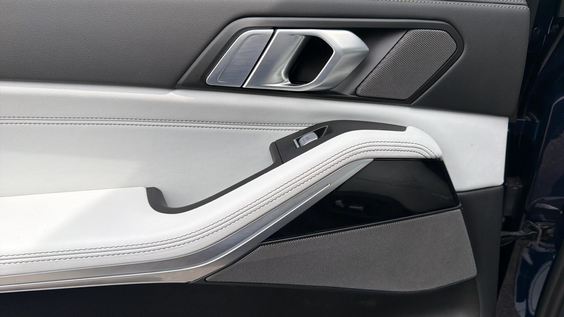 BMW X7 view 46