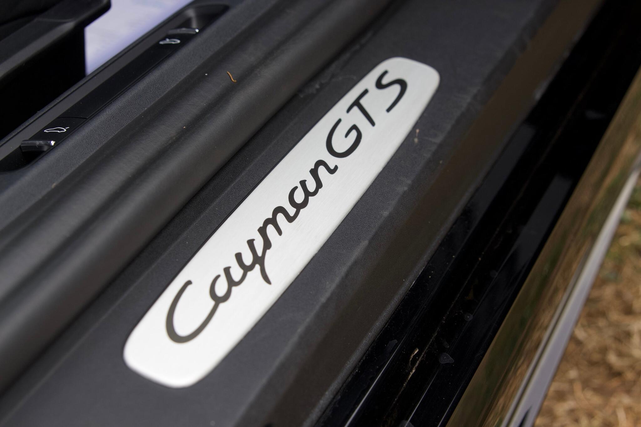 Porsche Cayman view 16