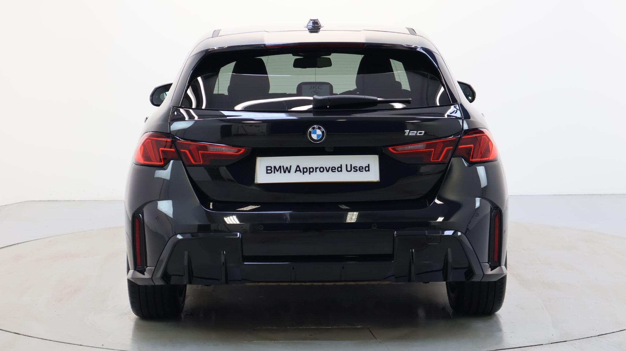 BMW 1 Series view 14