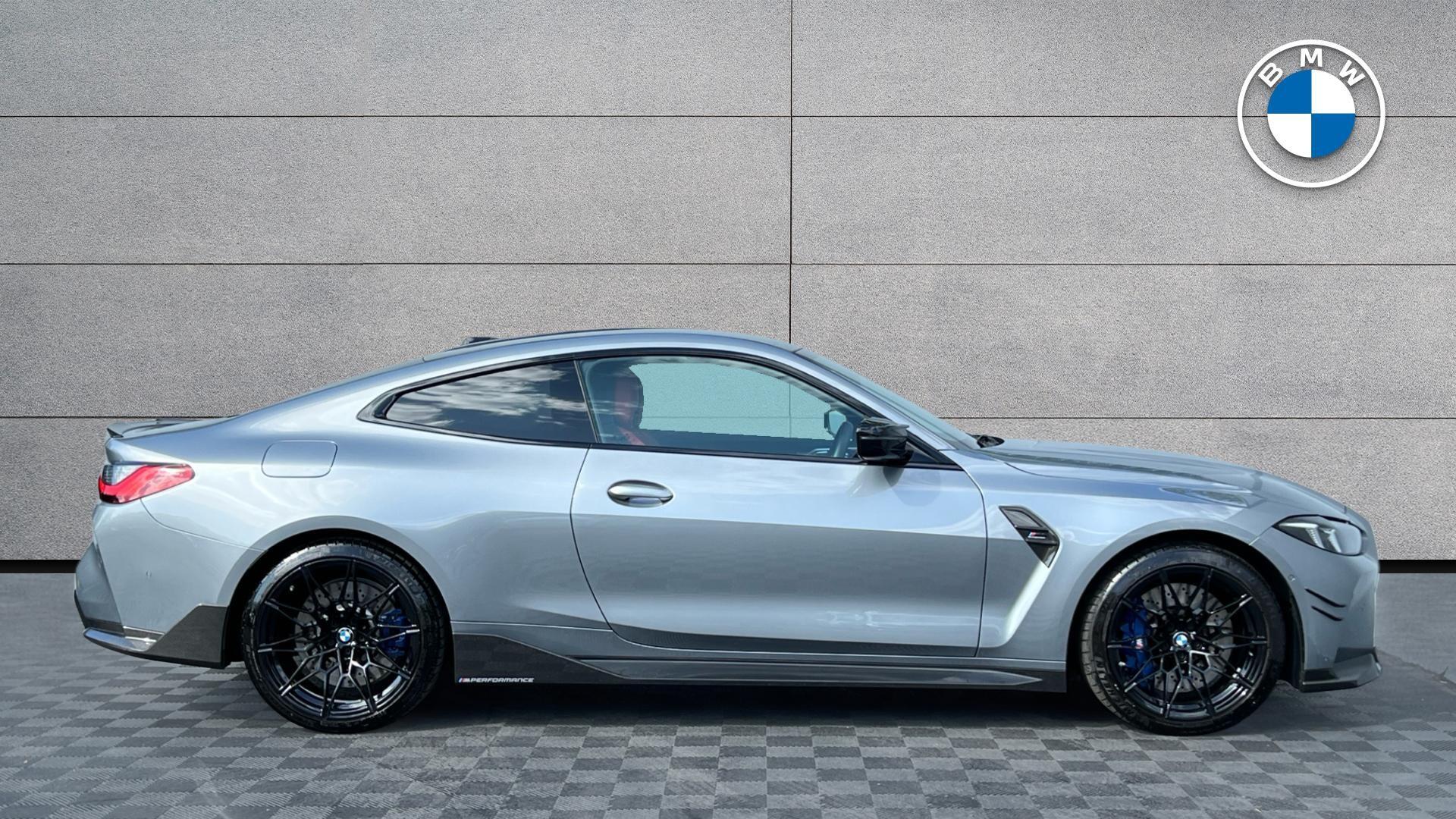 BMW M4 view 3