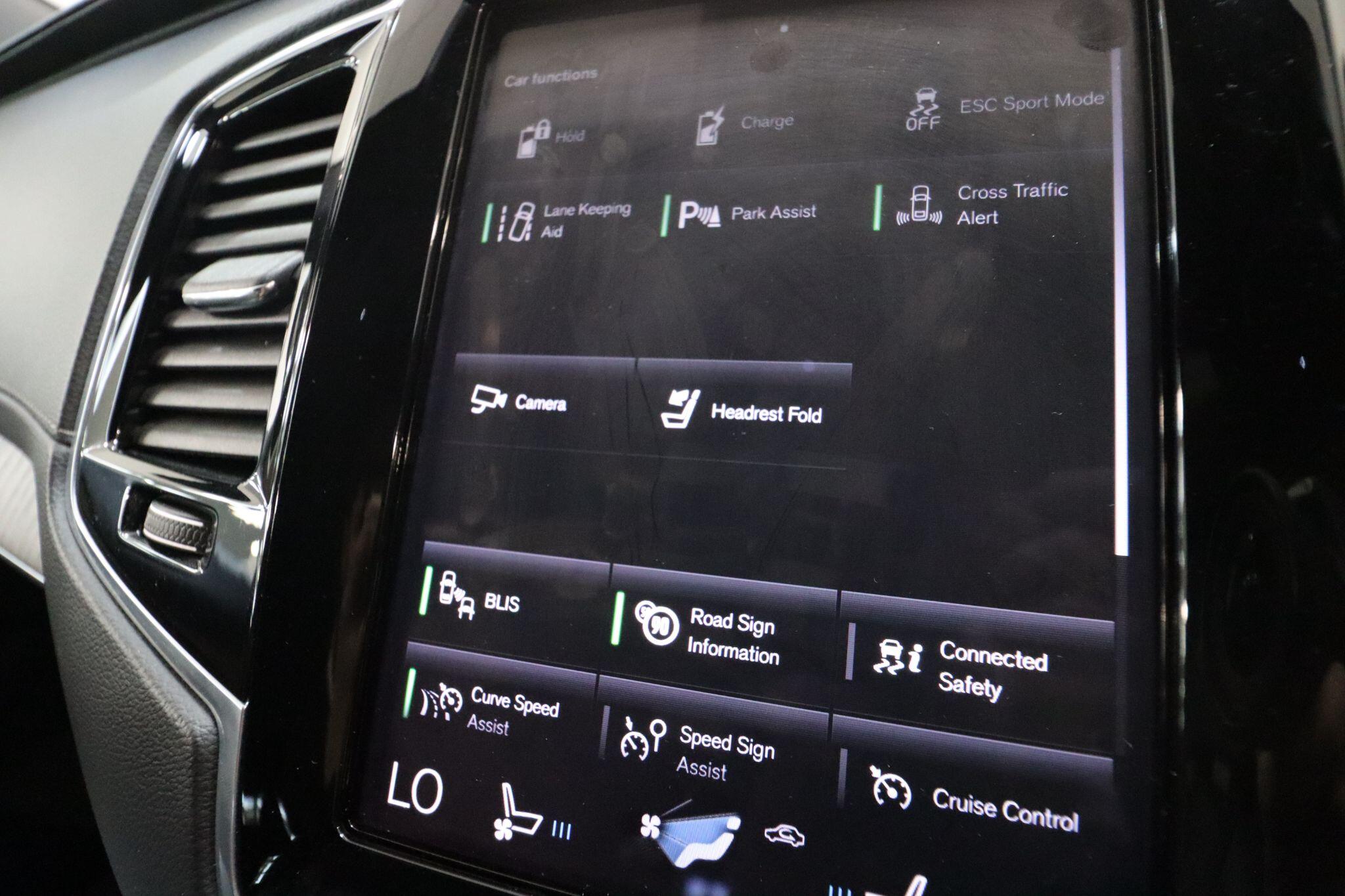 Volvo XC90 view 32