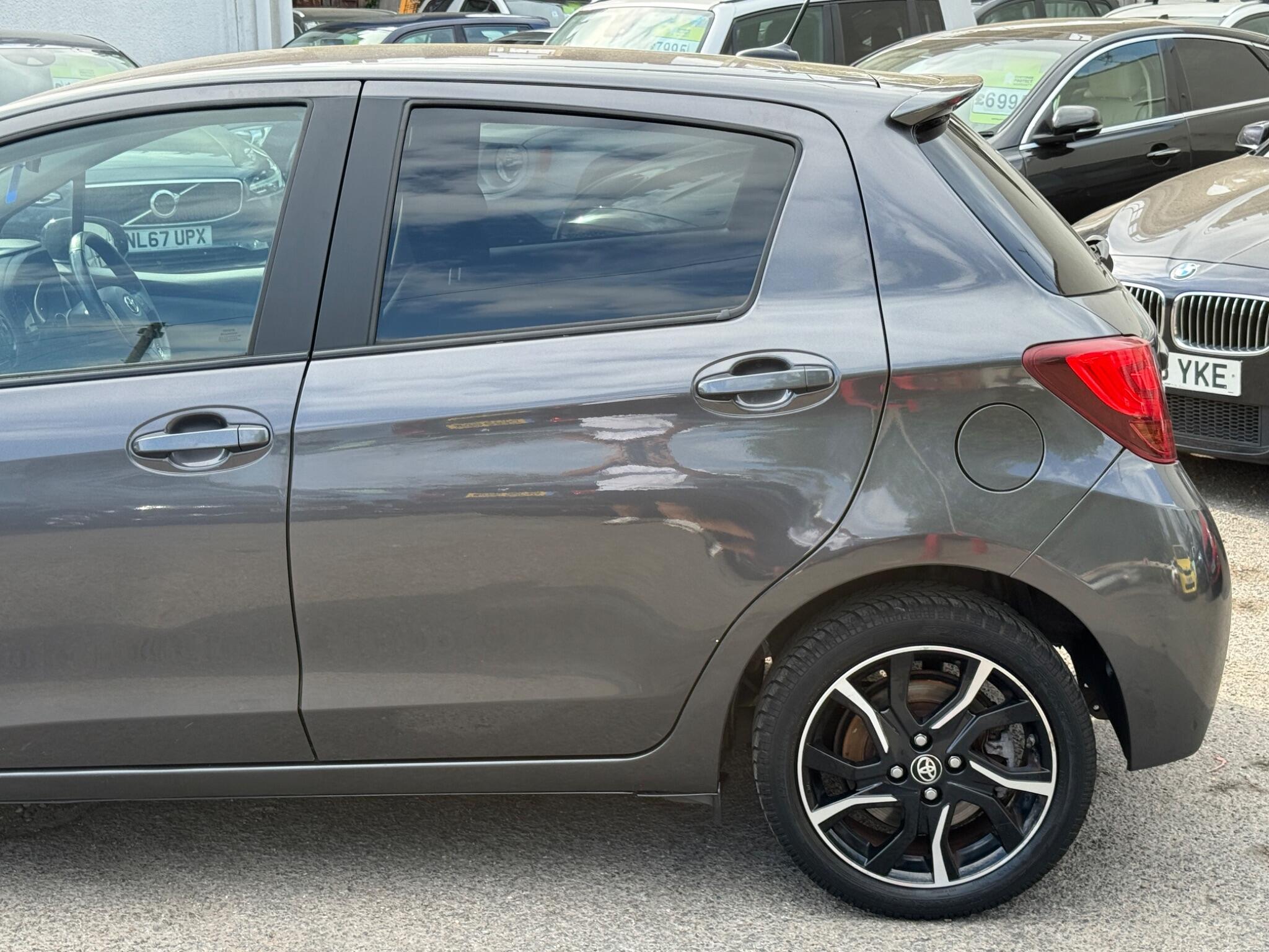 Toyota Yaris - Image 12