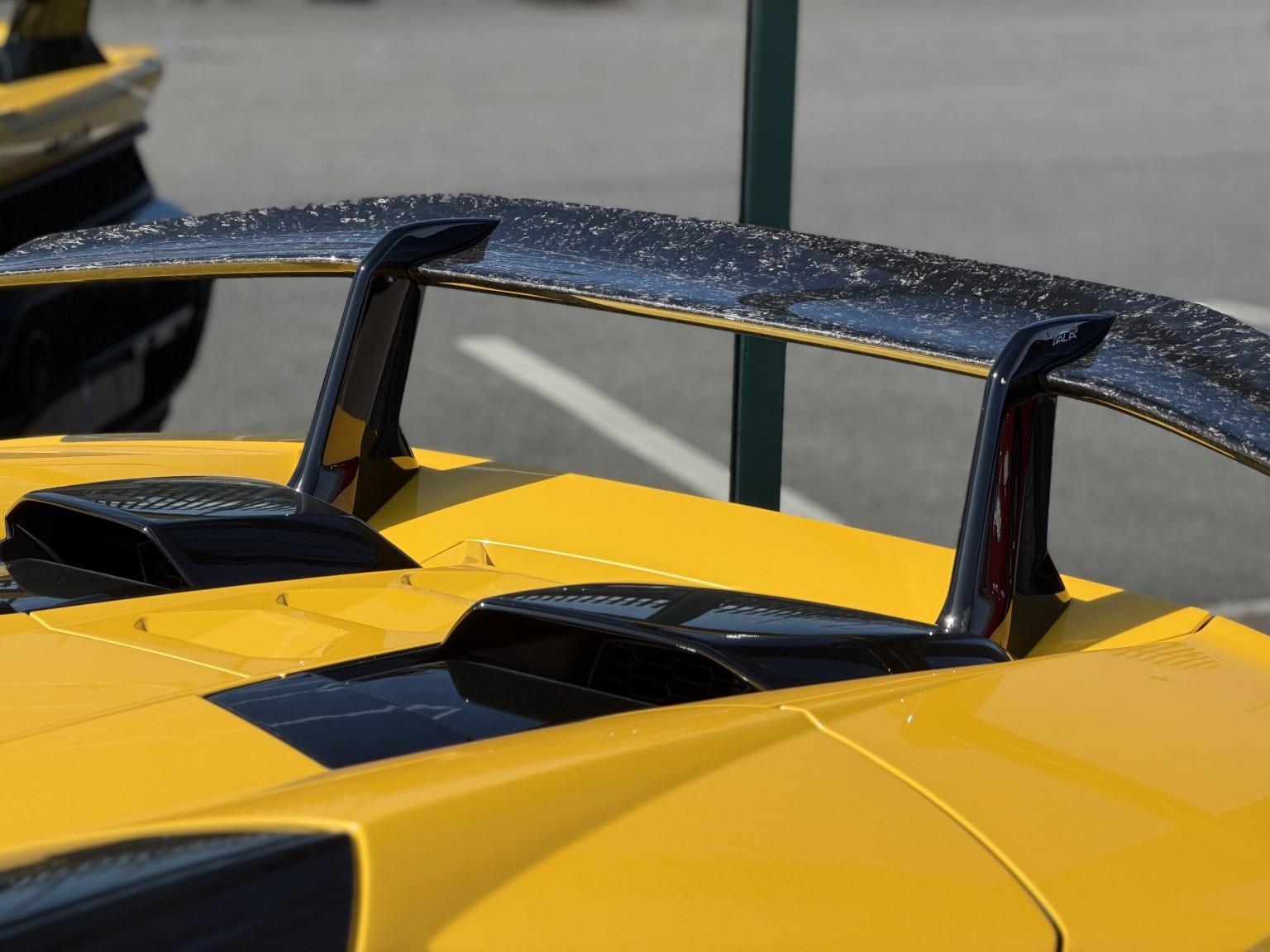 Lamborghini Huracan view 30