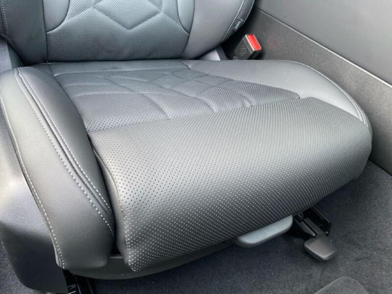 BMW 5 Series view 24
