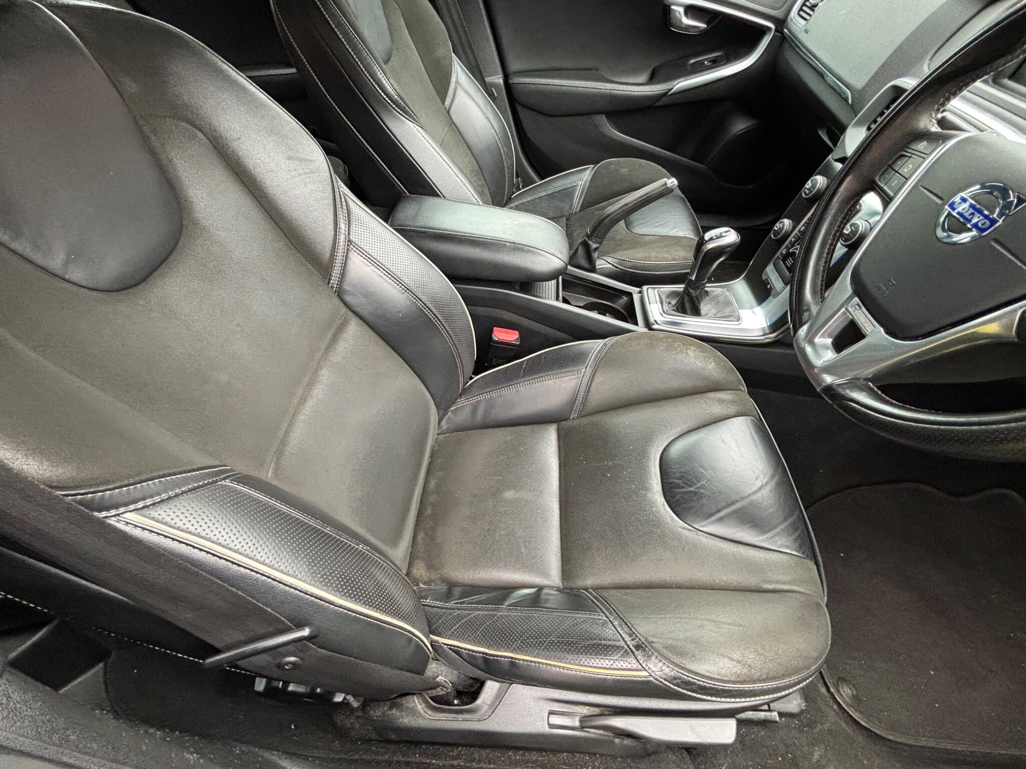 Volvo V40 view 17