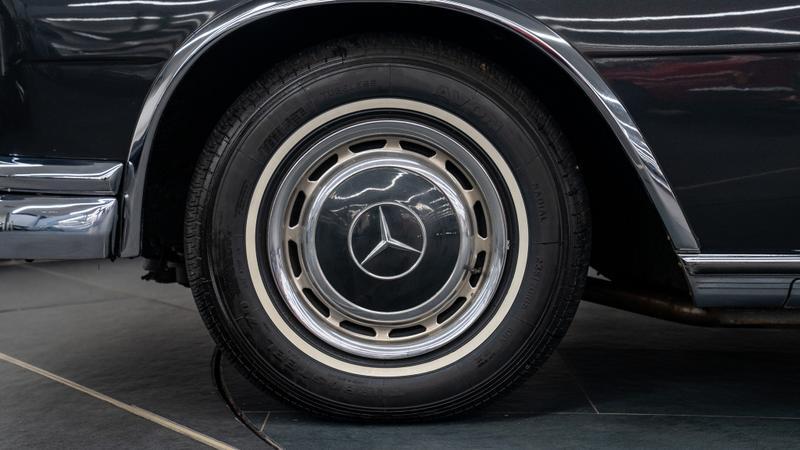 Mercedes-Benz 600 view 17