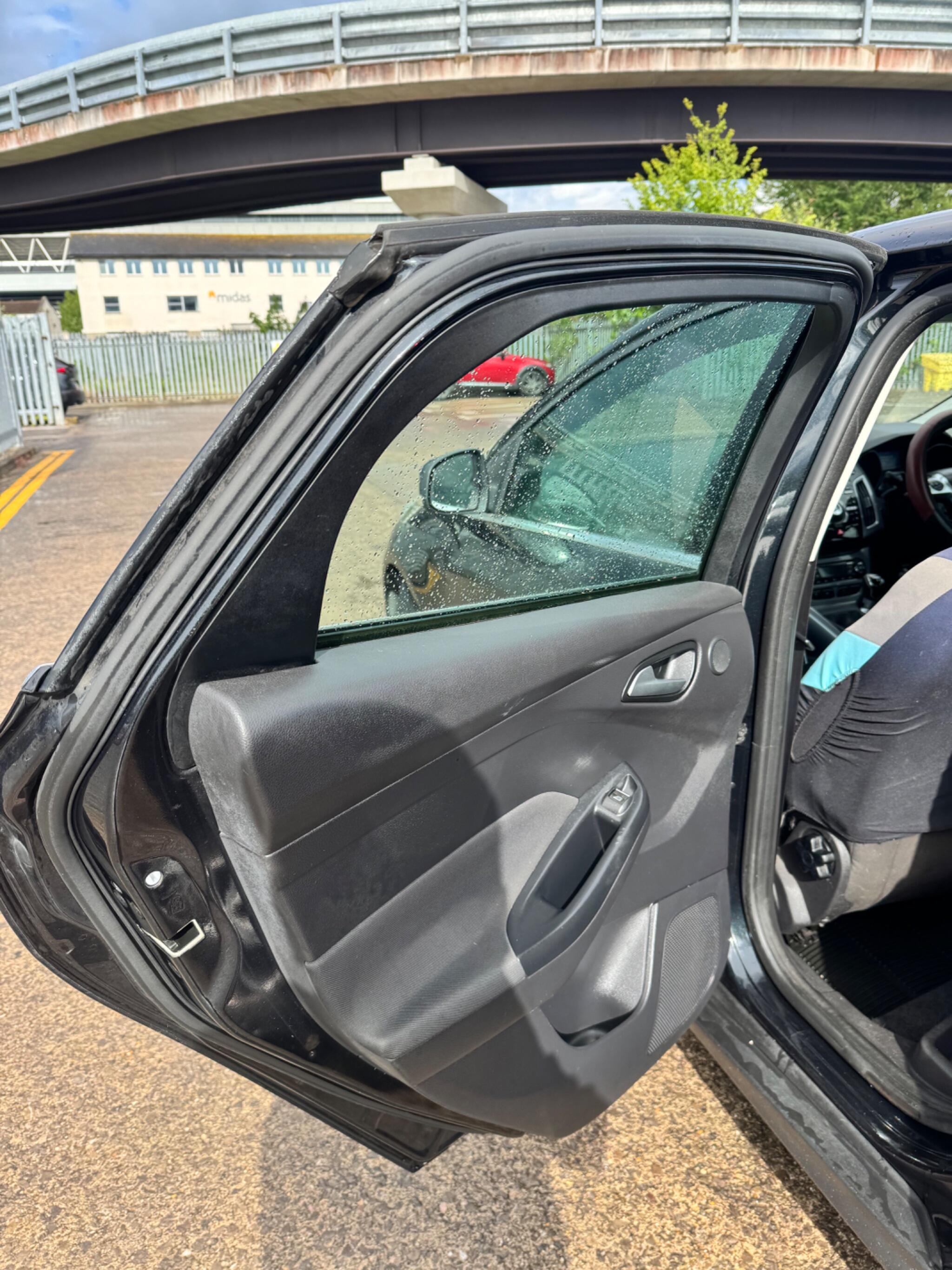 Ford Focus view 31