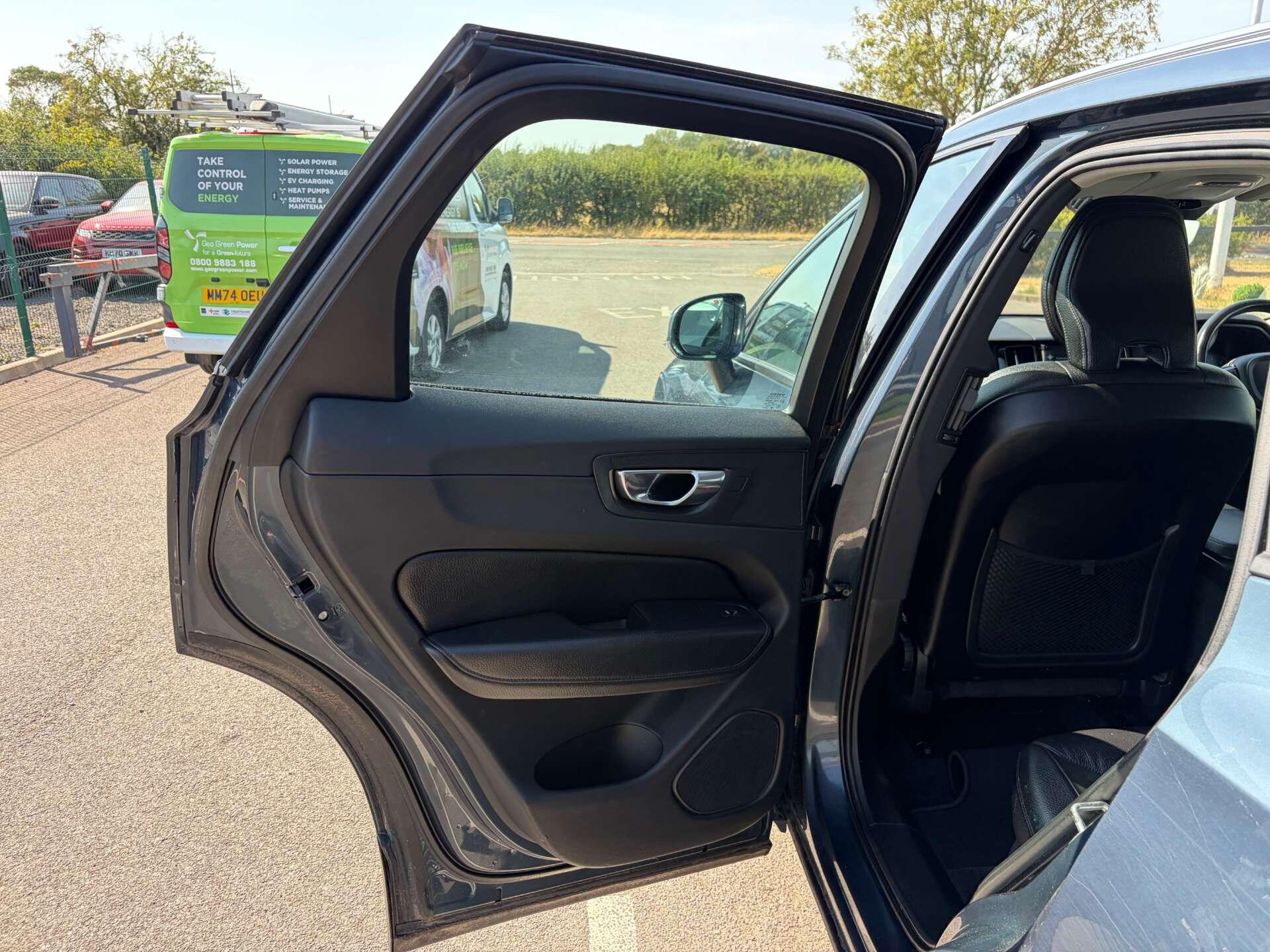 Volvo XC60 view 19