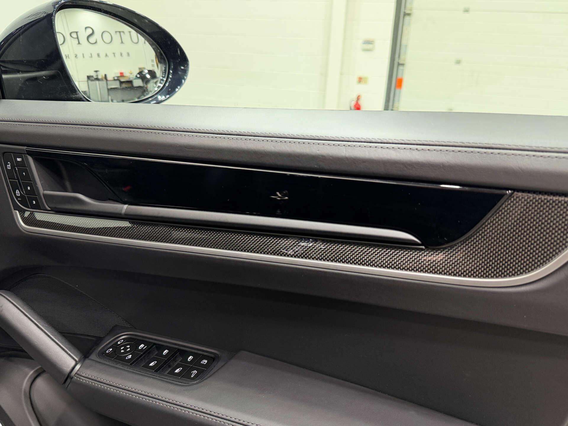 Porsche Cayenne view 38