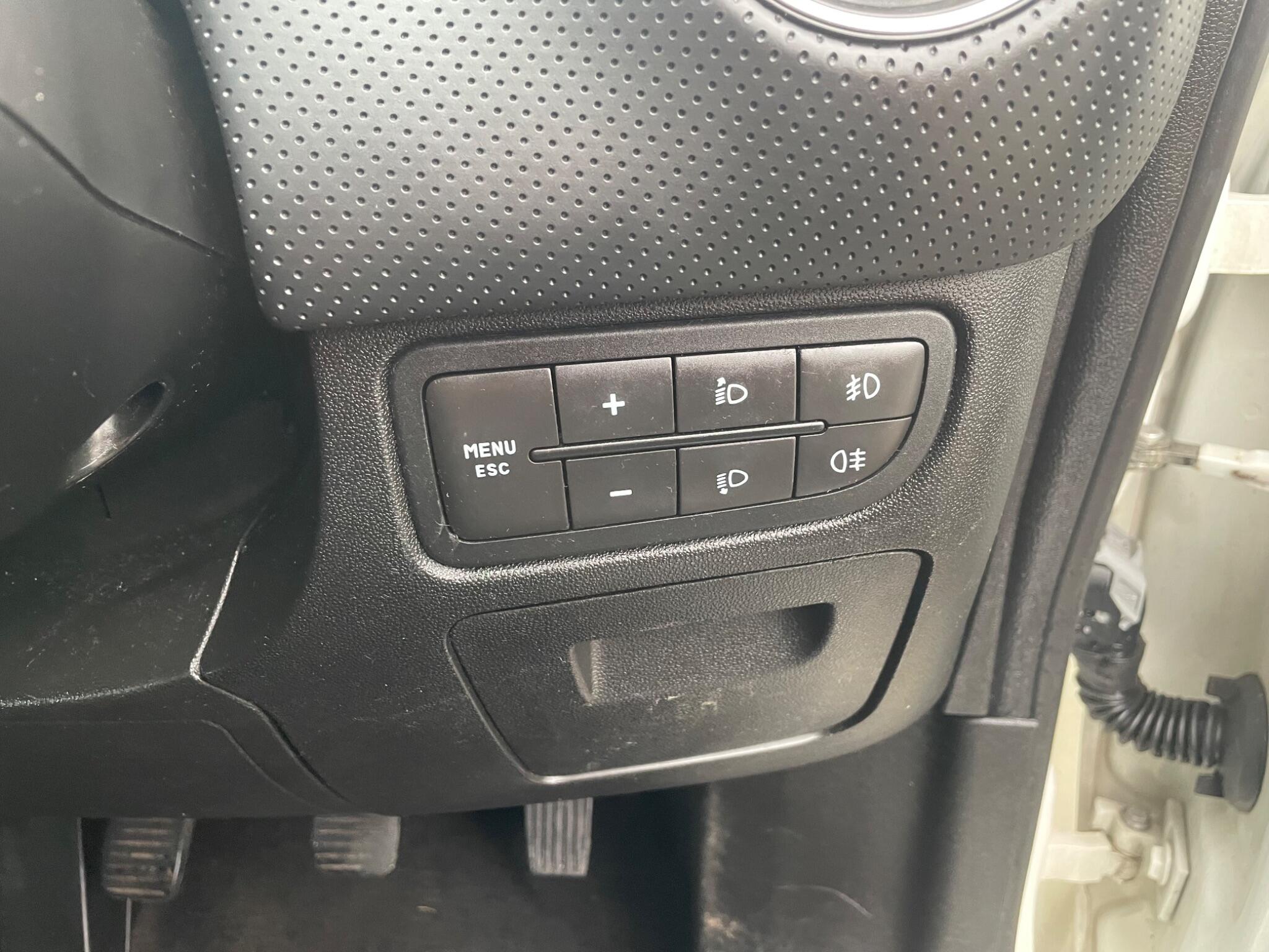 2011 Fiat Punto Evo image 30