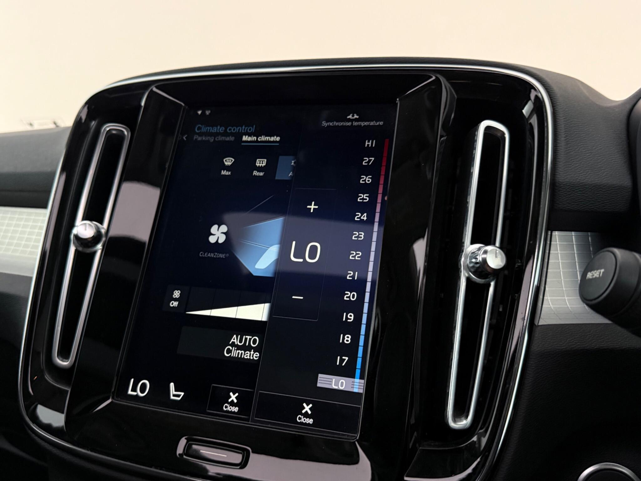 Volvo XC40 view 29