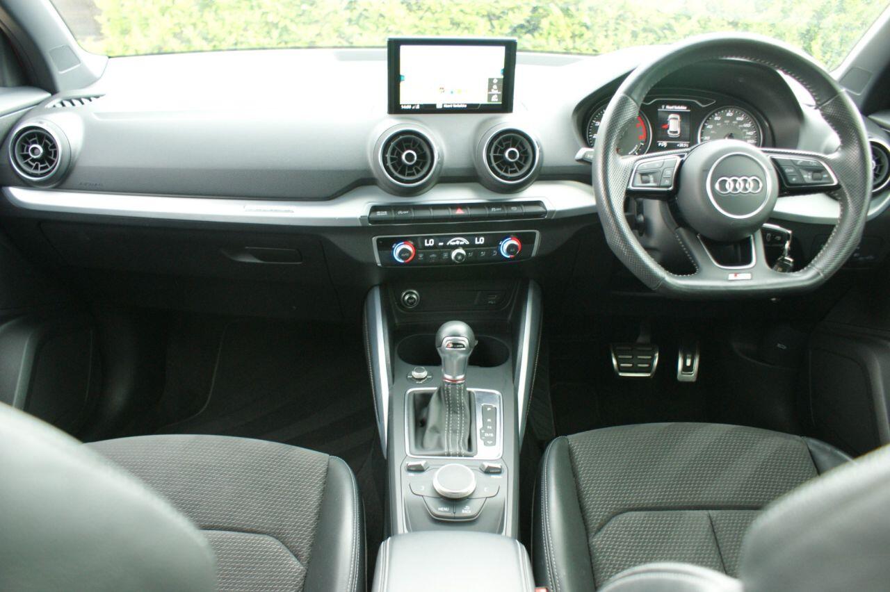 Audi SQ2 view 31