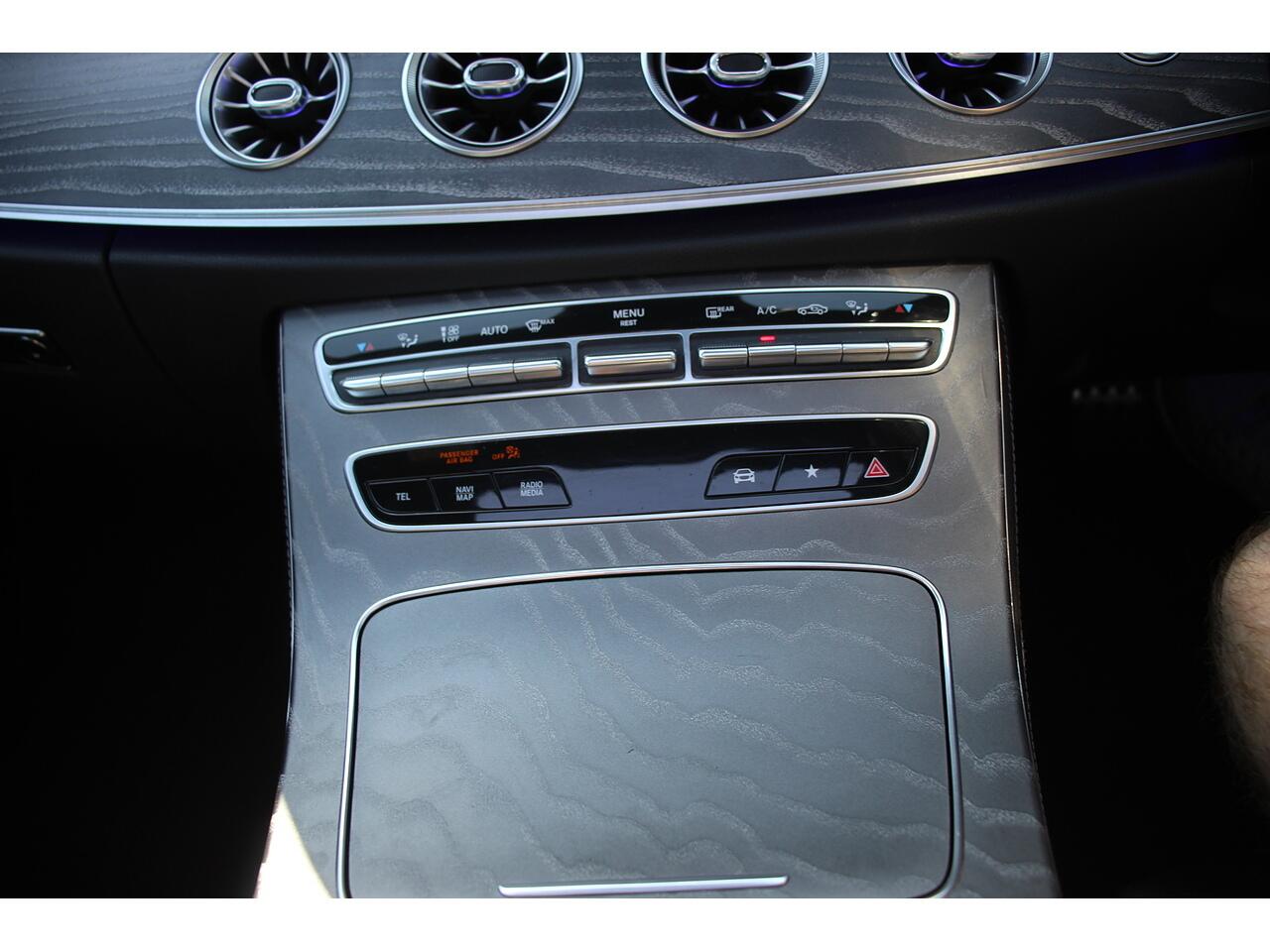 Mercedes-Benz E Class view 32